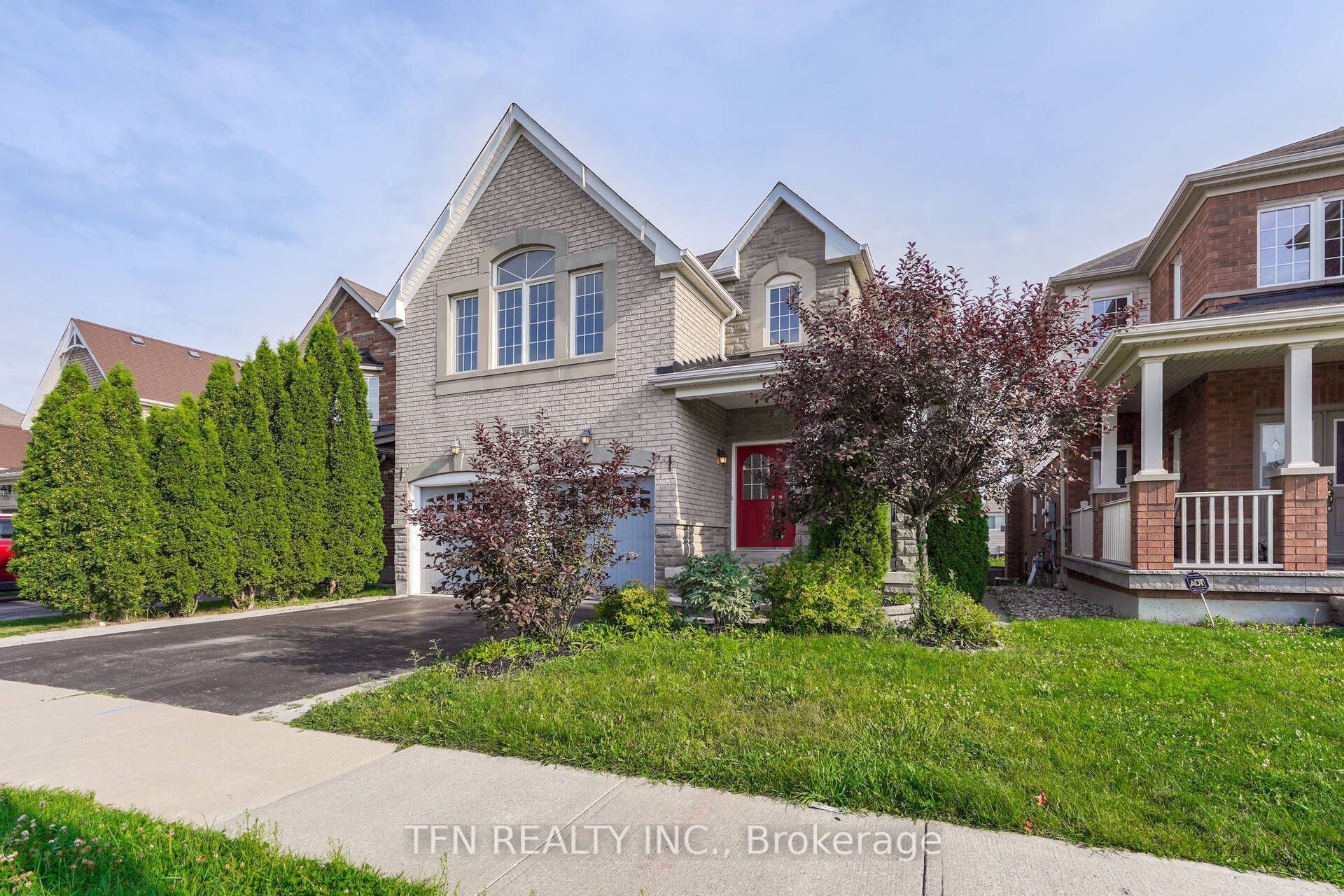 1648 Pennel Drive Upper Property Photo 2