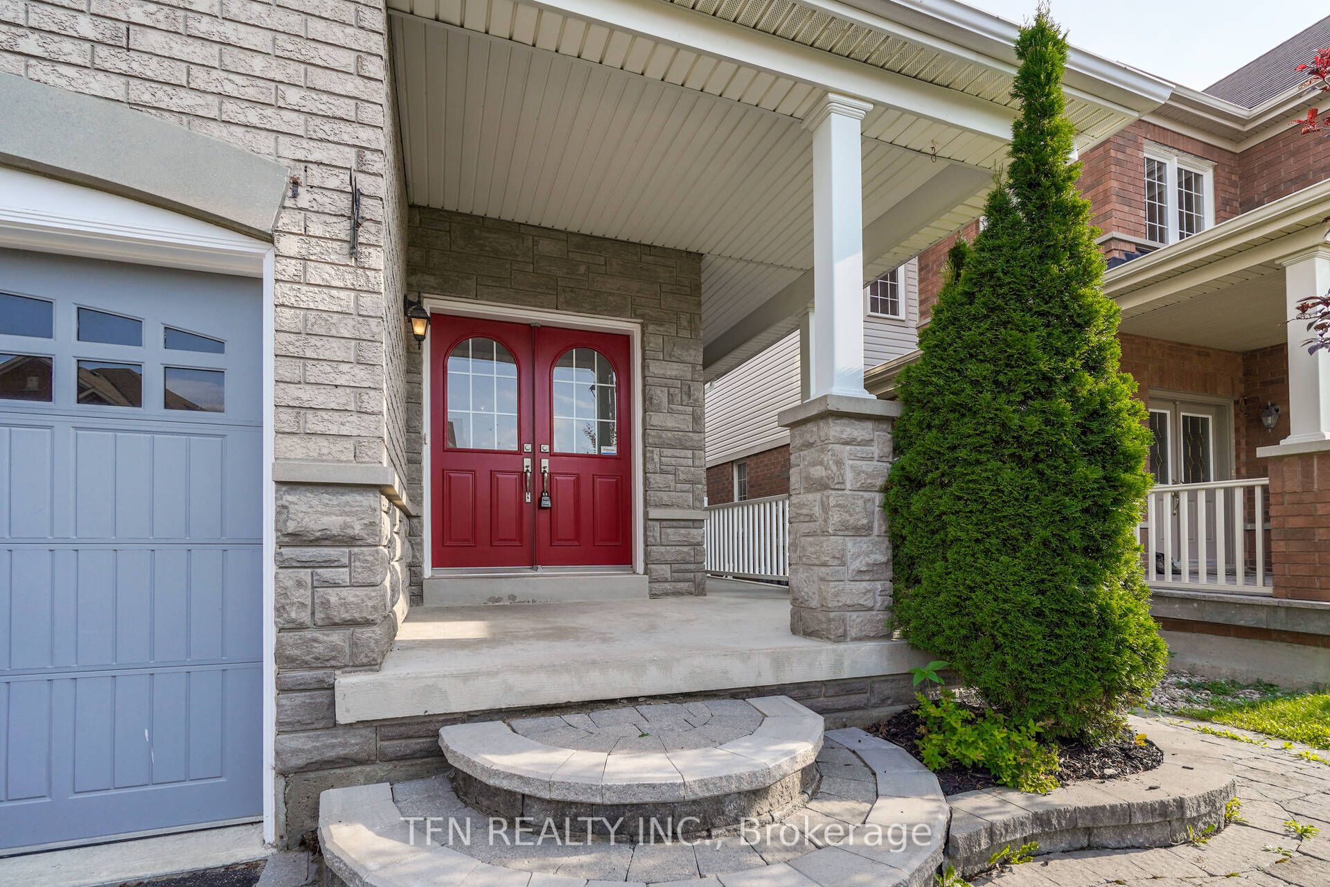 1648 Pennel Drive Upper Property Photo 3