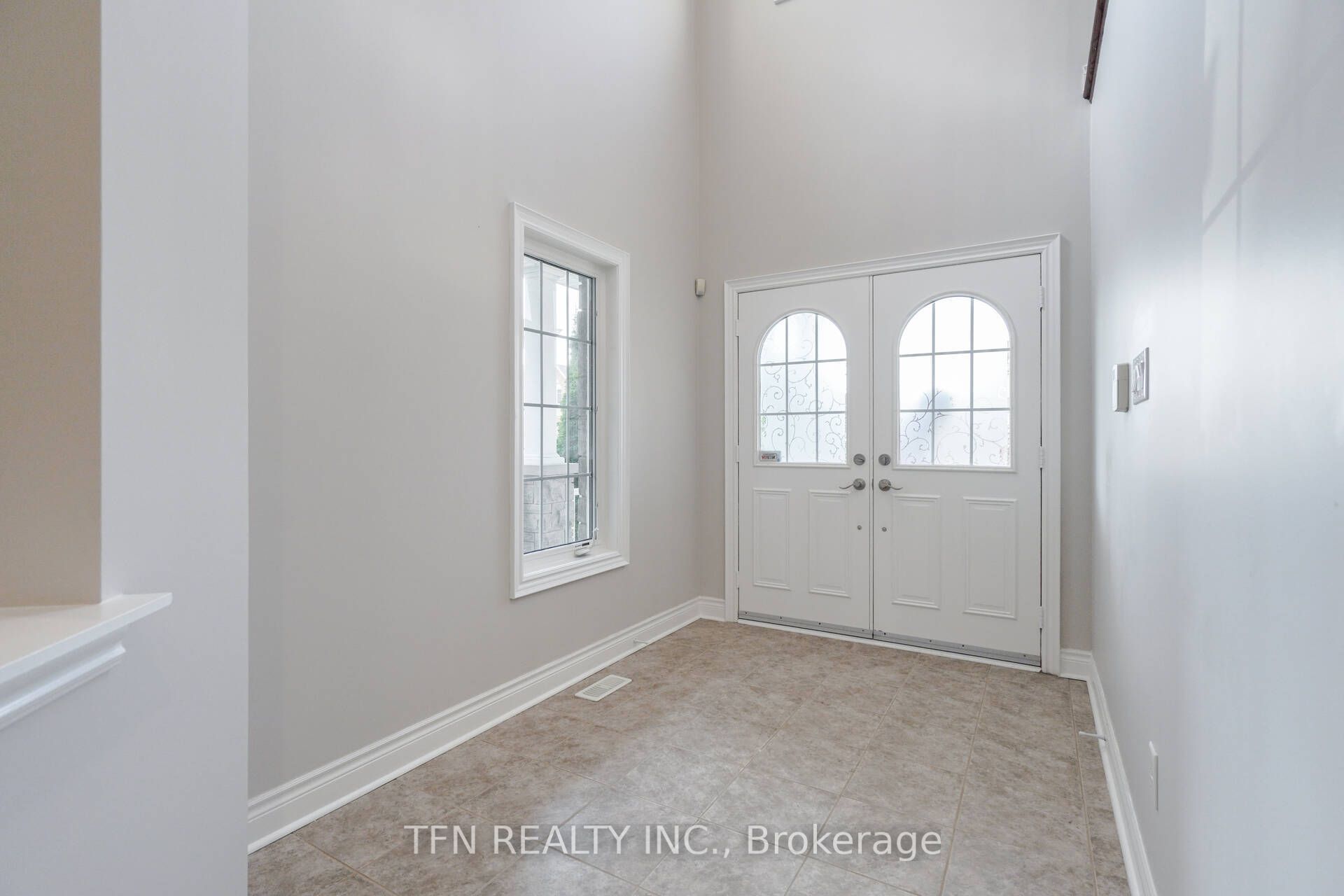 1648 Pennel Drive Upper Property Photo 5