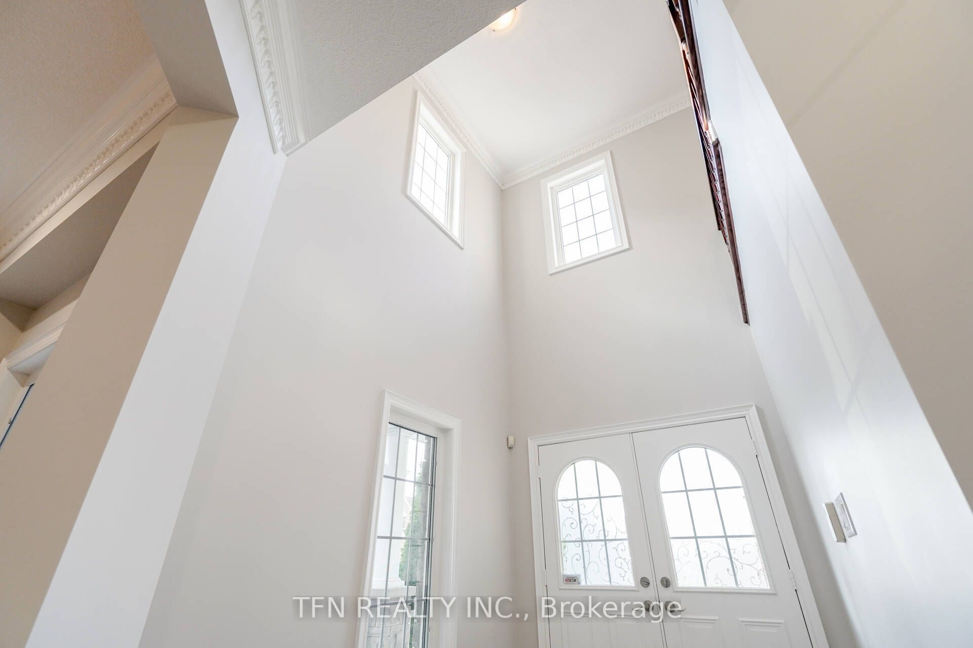 1648 Pennel Drive Upper Property Photo 6