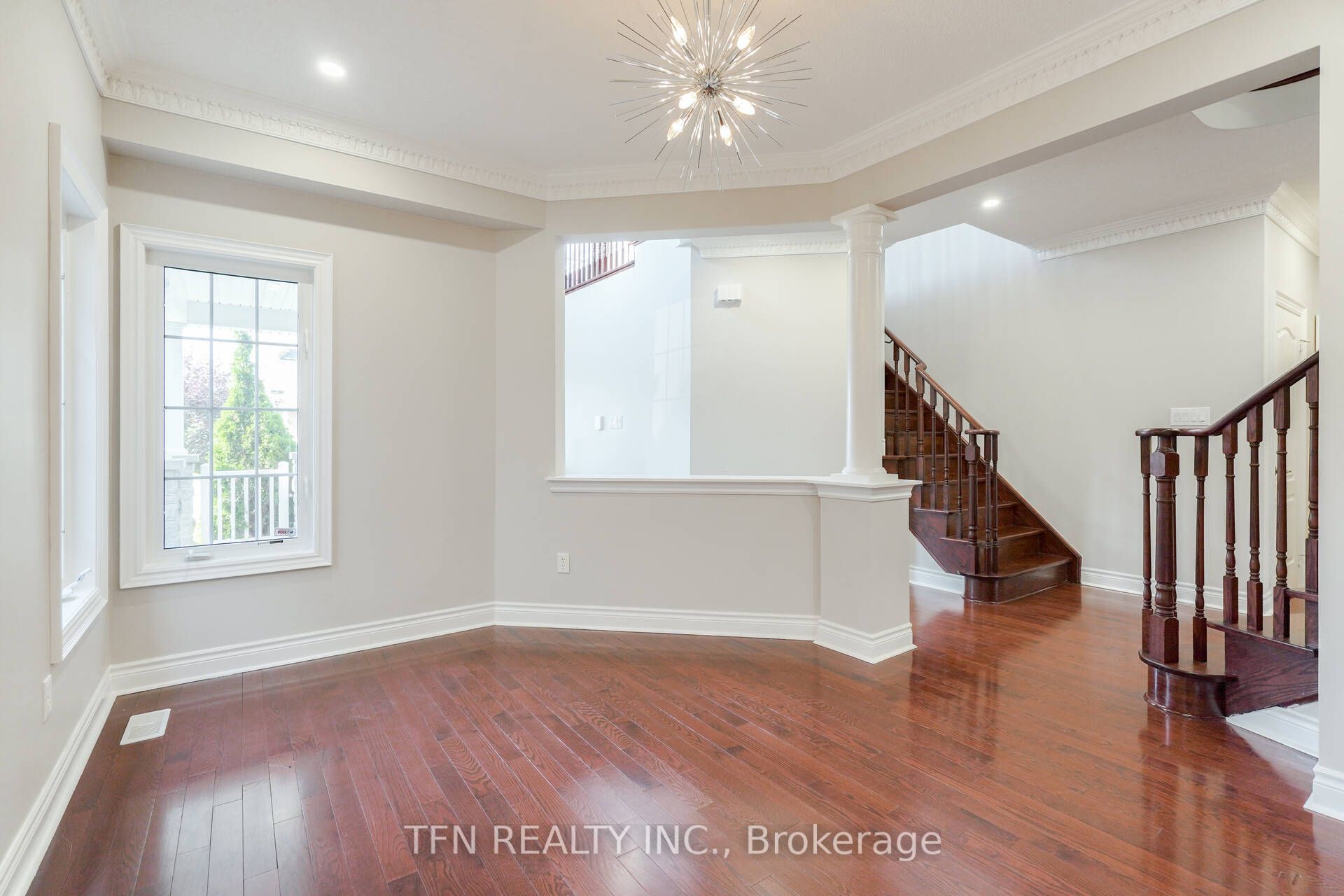 1648 Pennel Drive Upper Property Photo 9