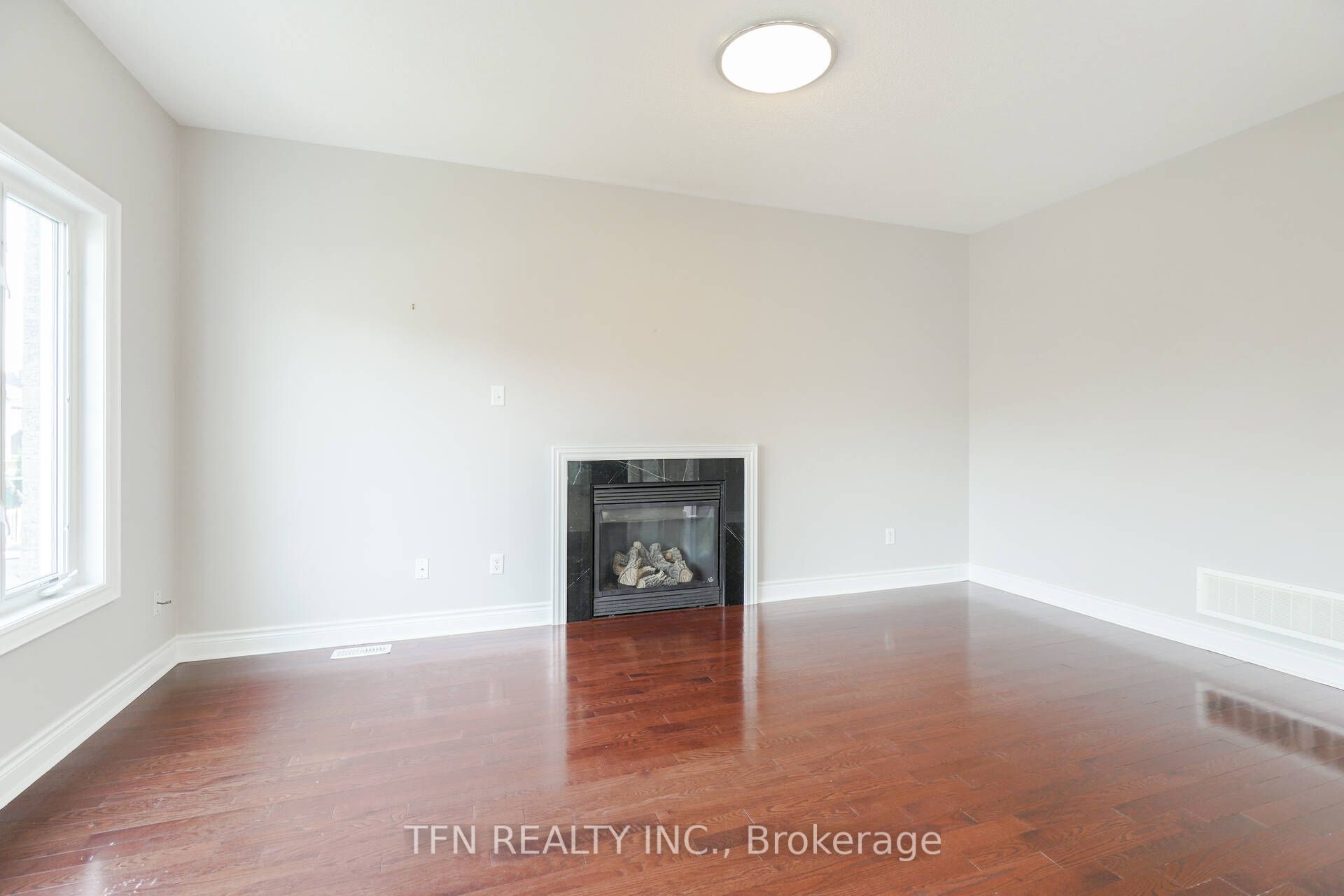 1648 Pennel Drive Upper Property Photo 11