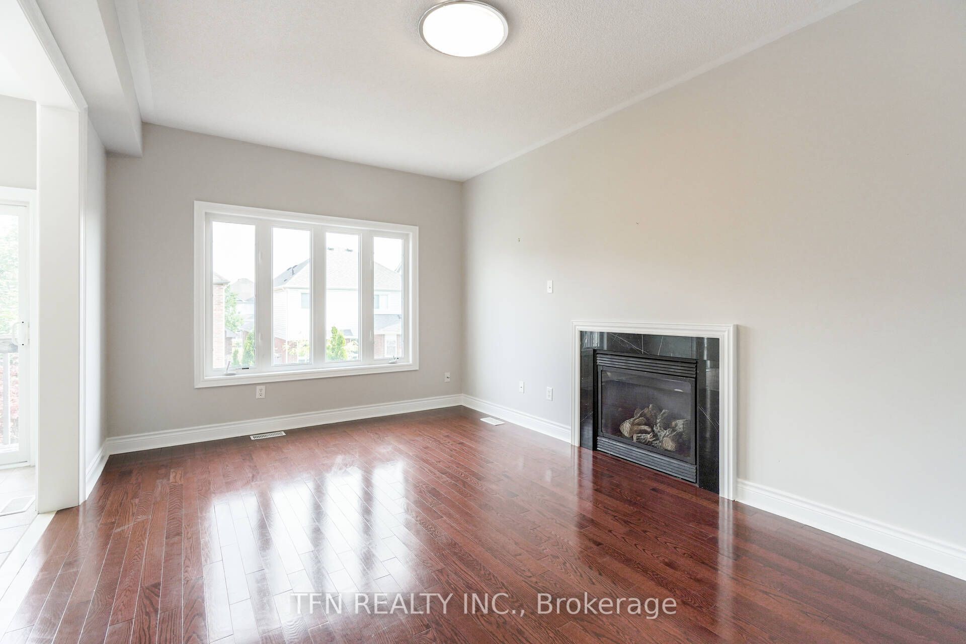 1648 Pennel Drive Upper Property Photo 12