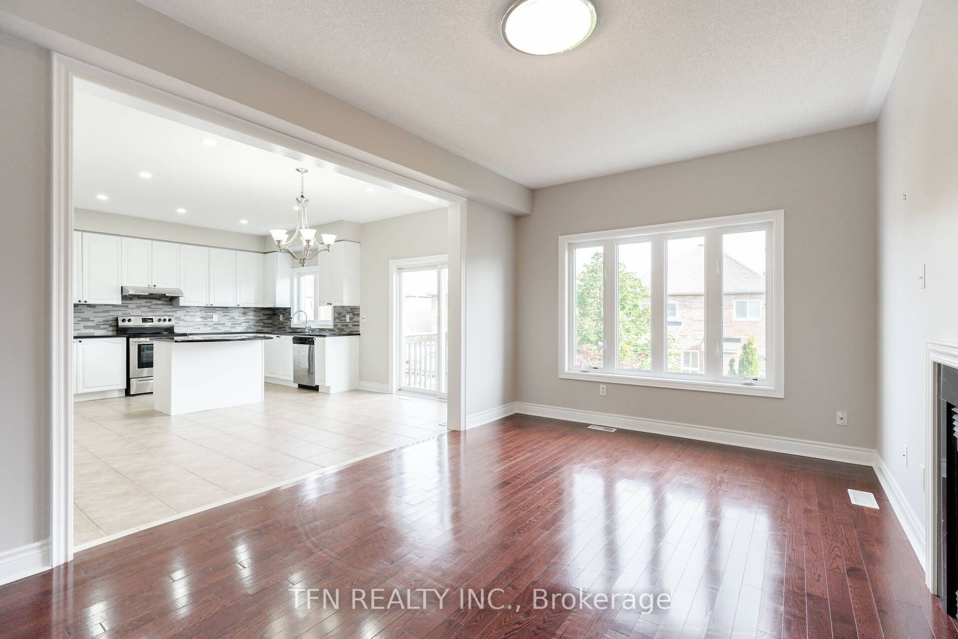 1648 Pennel Drive Upper Property Photo 13