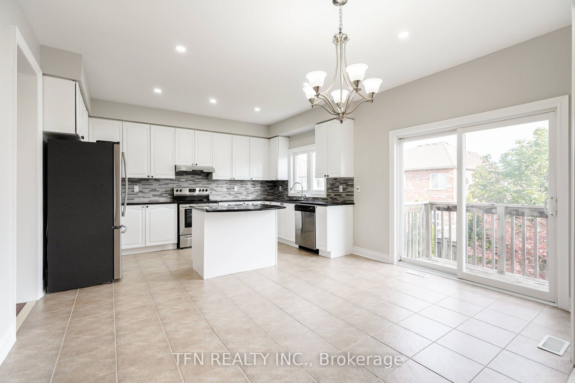 1648 Pennel Drive Upper Property Photo 14