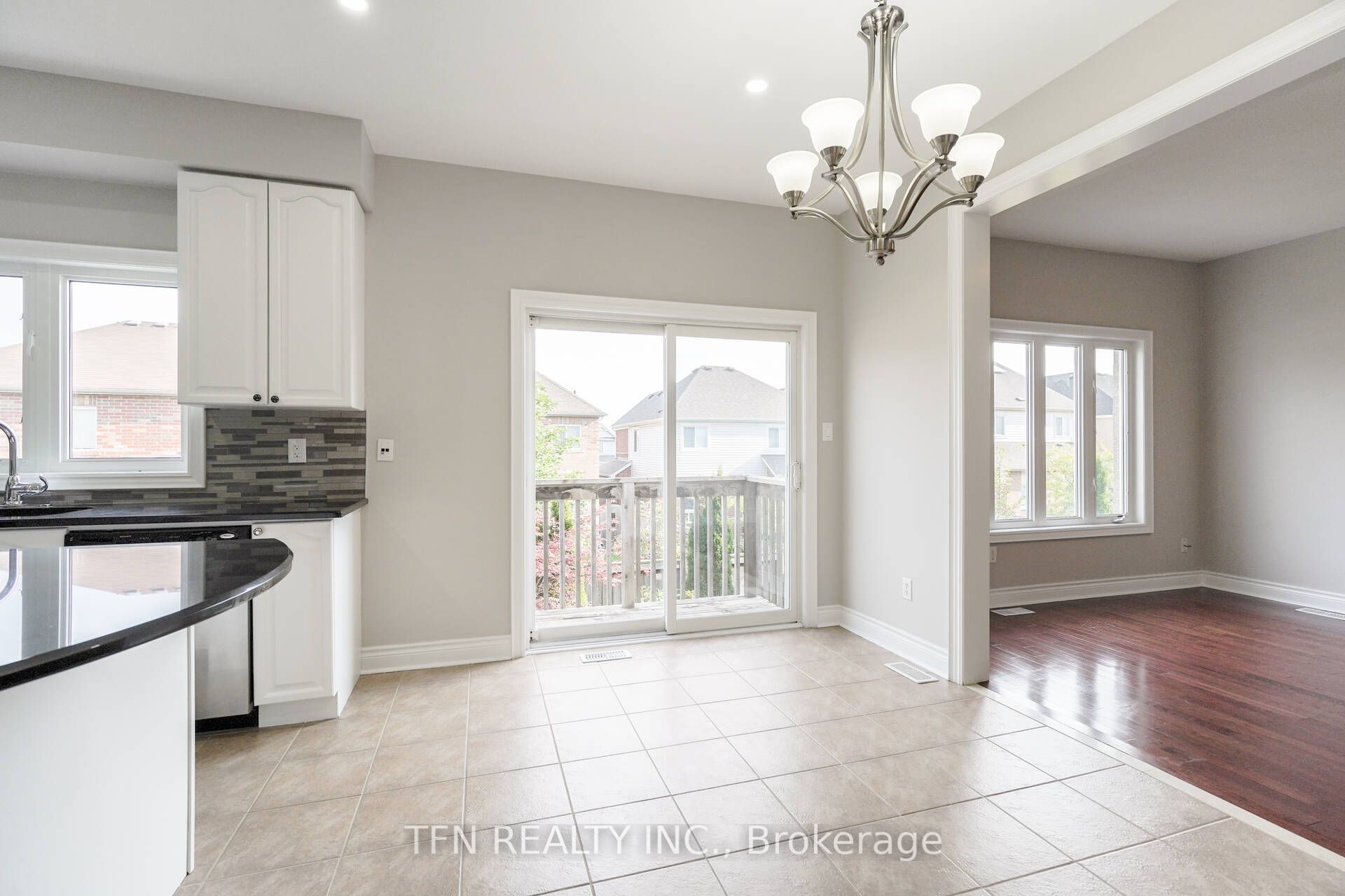 1648 Pennel Drive Upper Property Photo 19