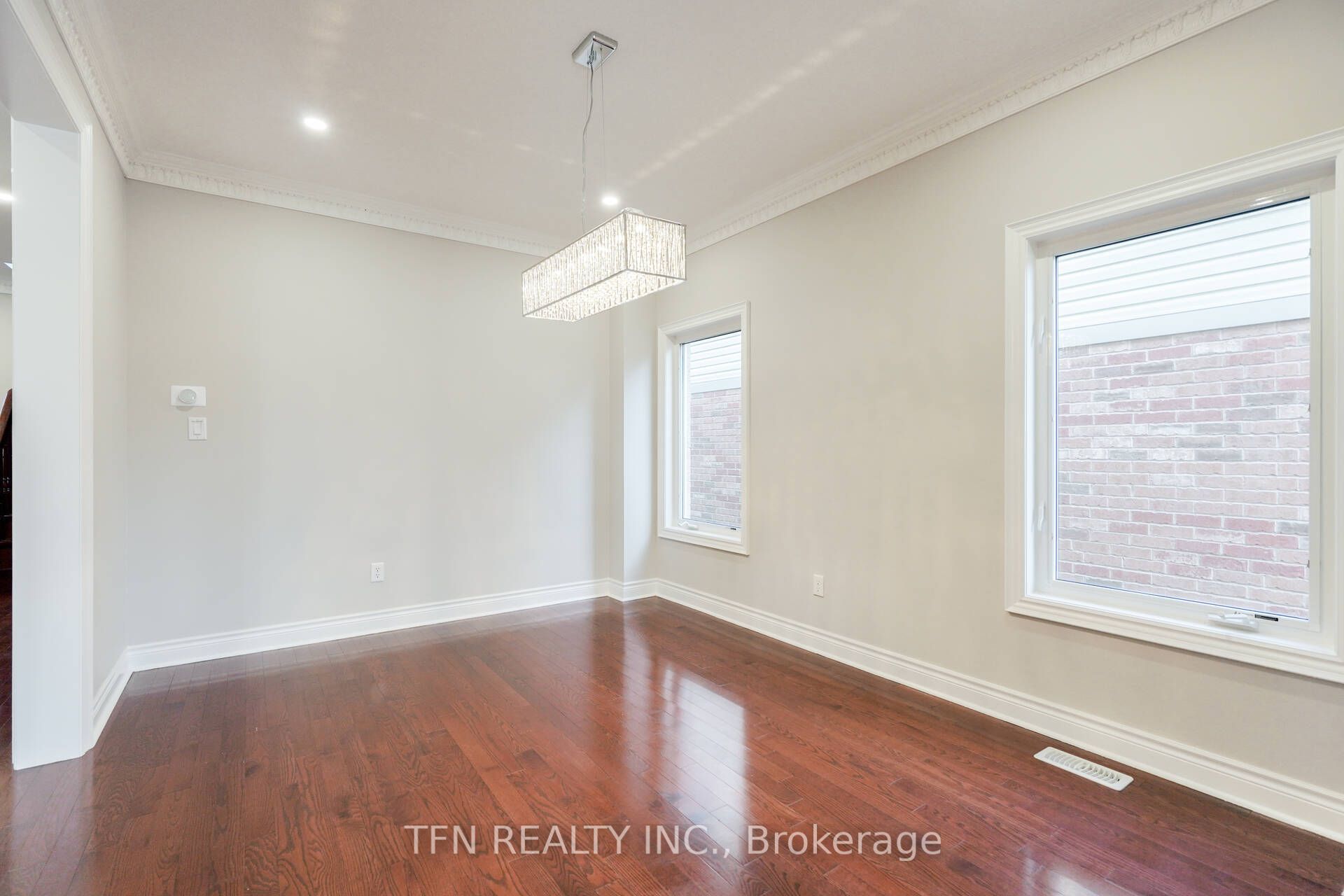 1648 Pennel Drive Upper Property Photo 21