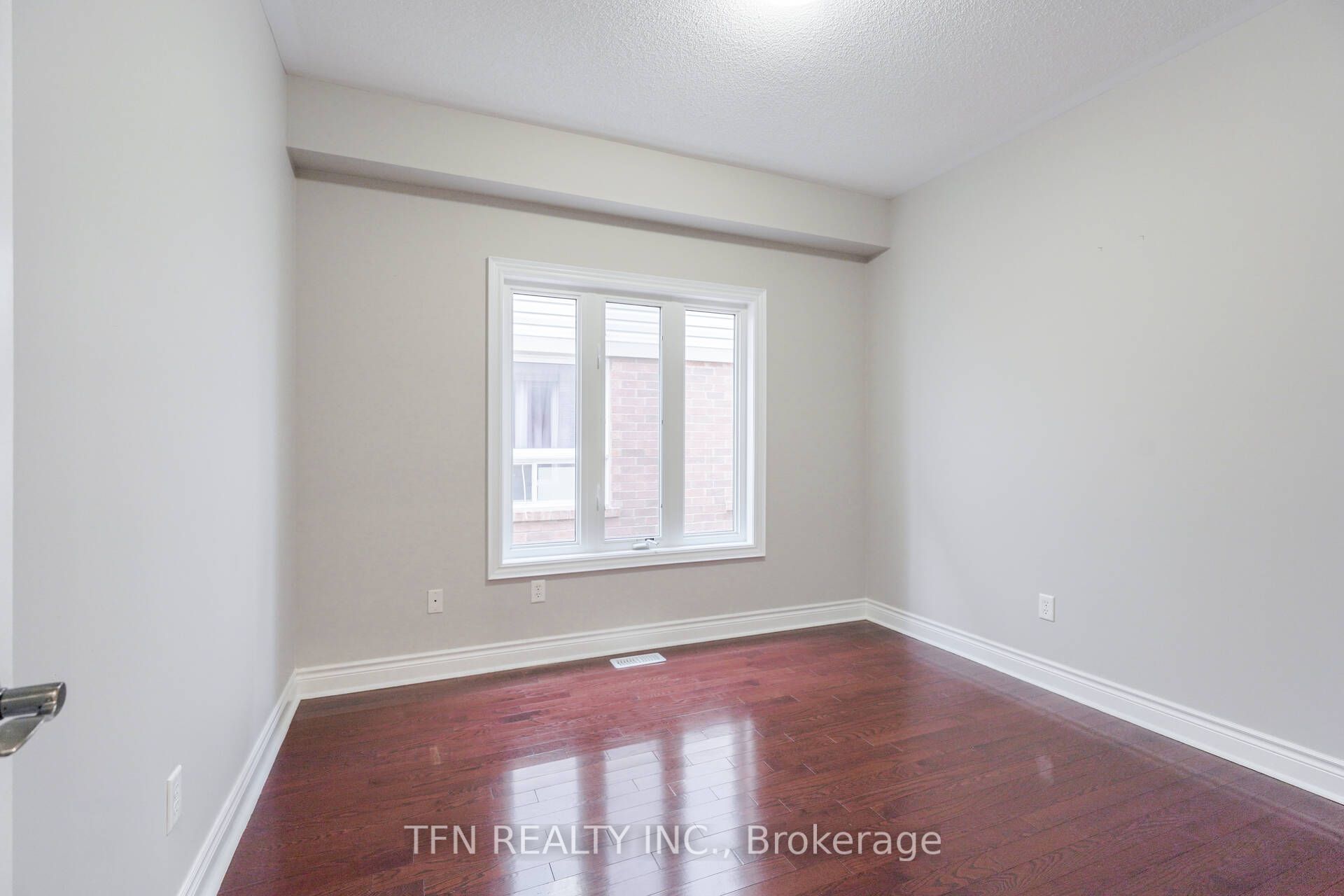 1648 Pennel Drive Upper Property Photo 22