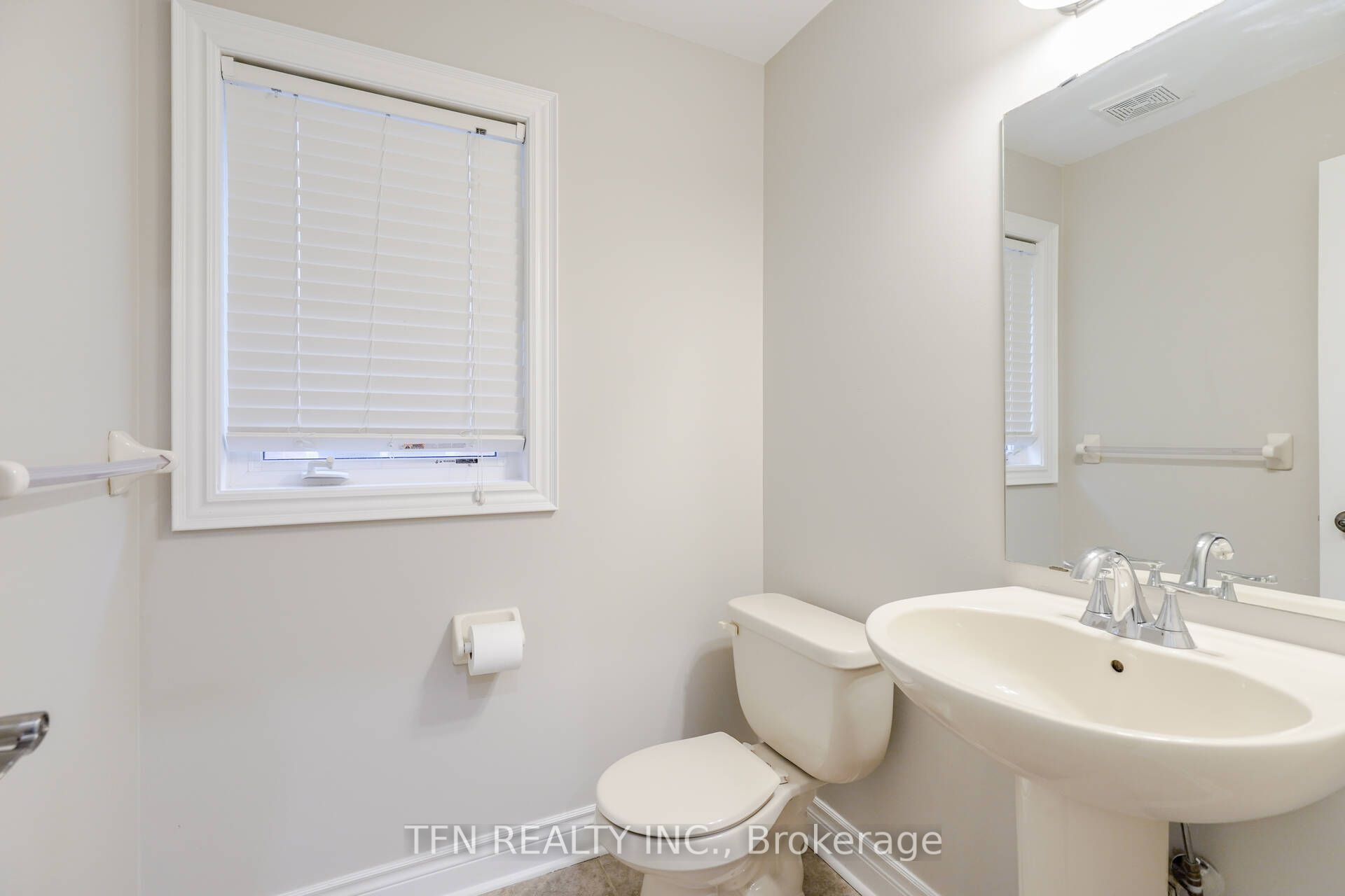 1648 Pennel Drive Upper Property Photo 23