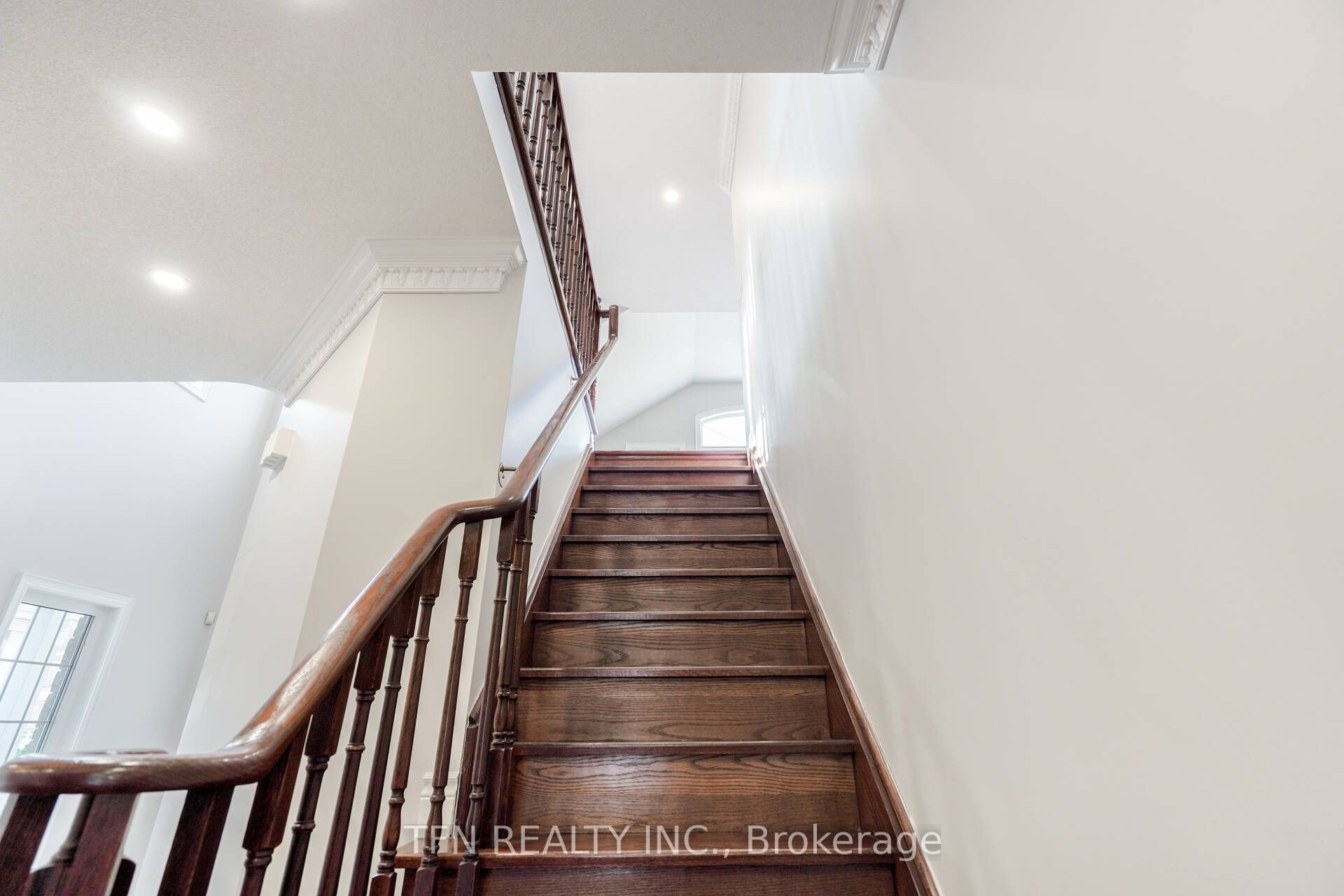 1648 Pennel Drive Upper Property Photo 25