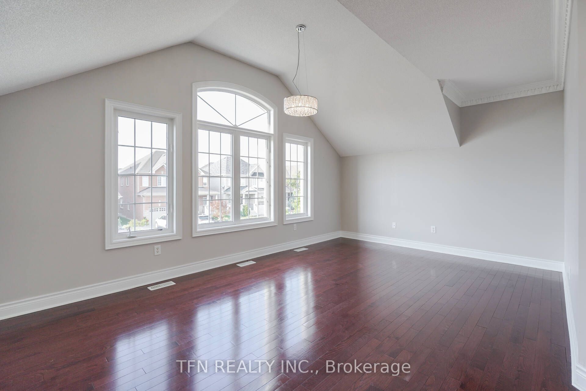 1648 Pennel Drive Upper Property Photo 26