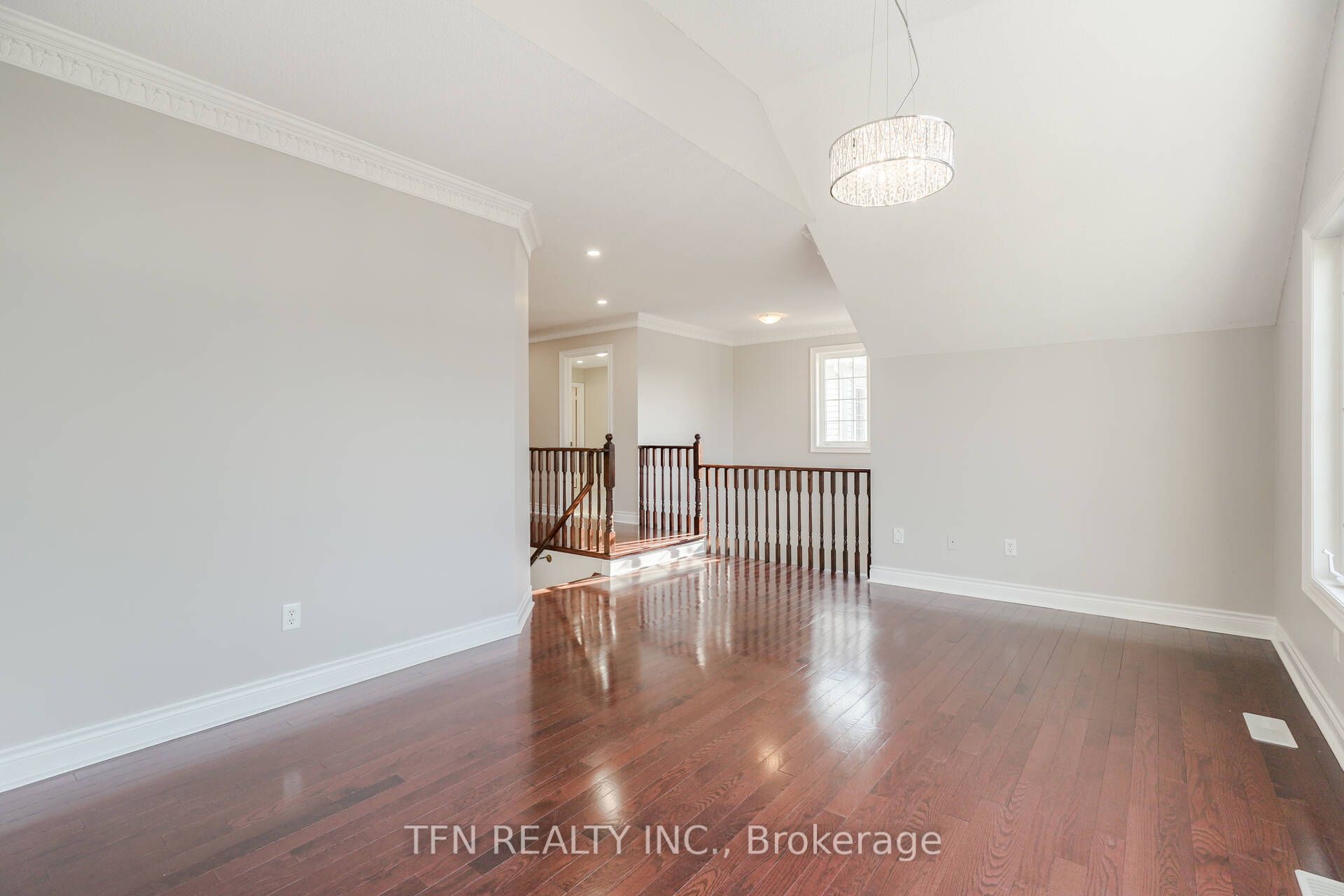 1648 Pennel Drive Upper Property Photo 27
