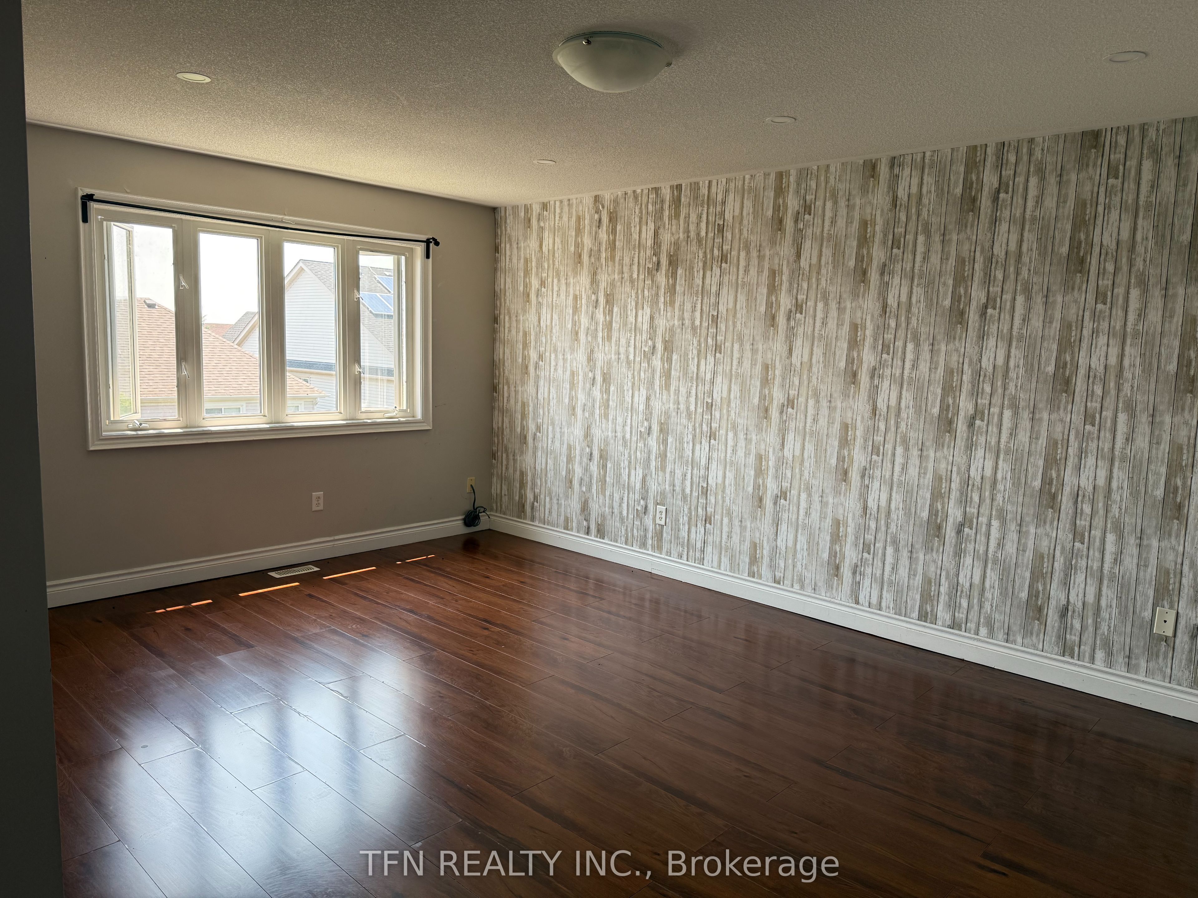 1648 Pennel Drive Upper Property Photo 28