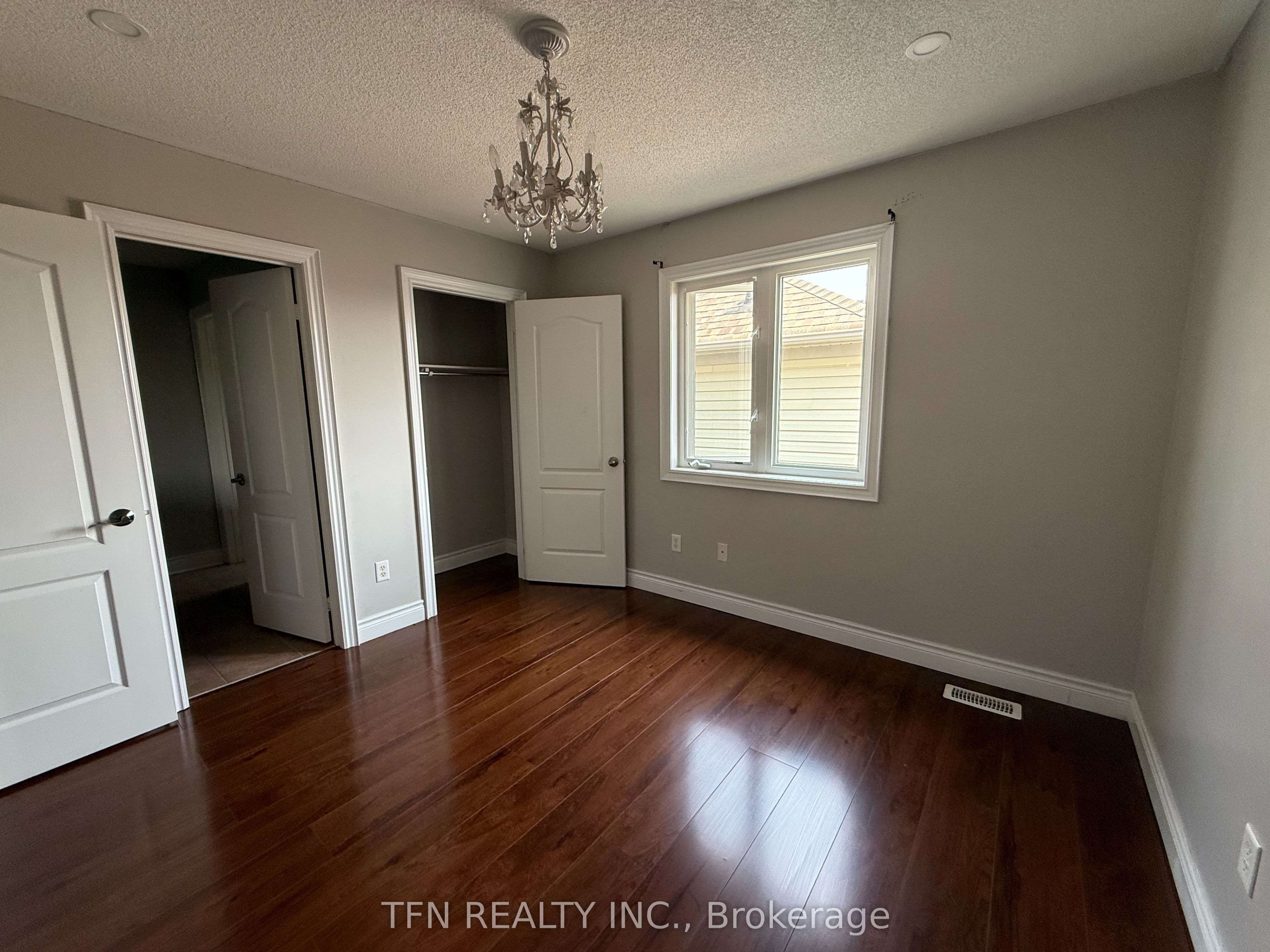 1648 Pennel Drive Upper Property Photo 32