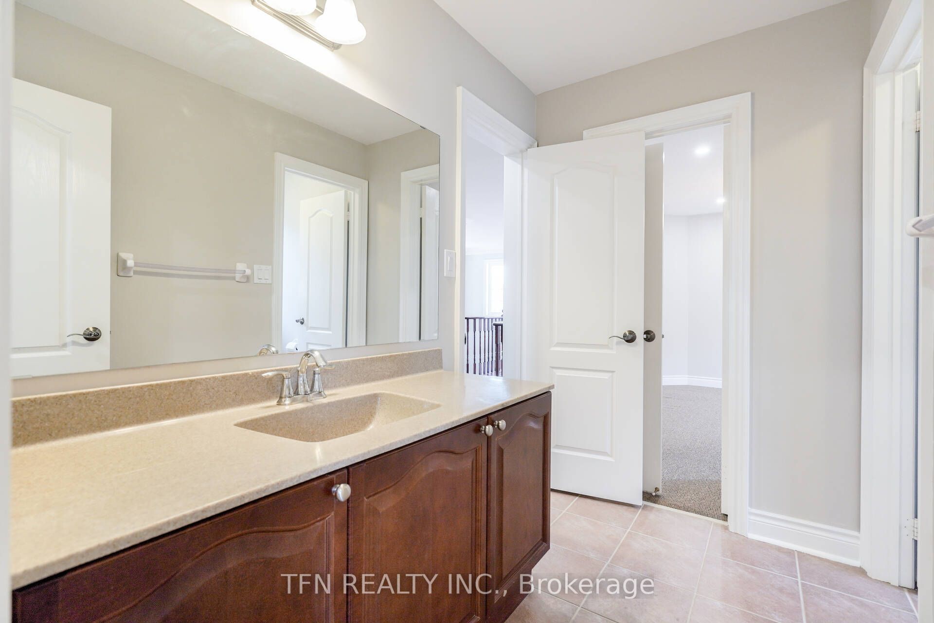 1648 Pennel Drive Upper Property Photo 33