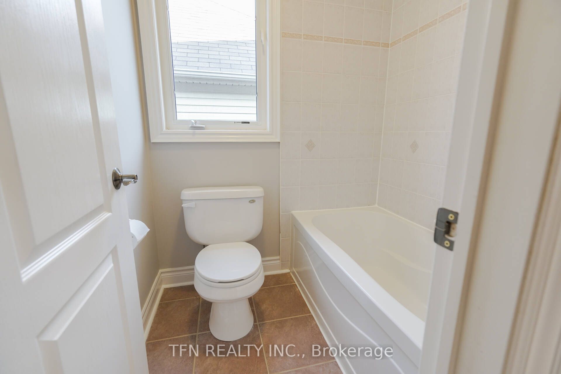 1648 Pennel Drive Upper Property Photo 34