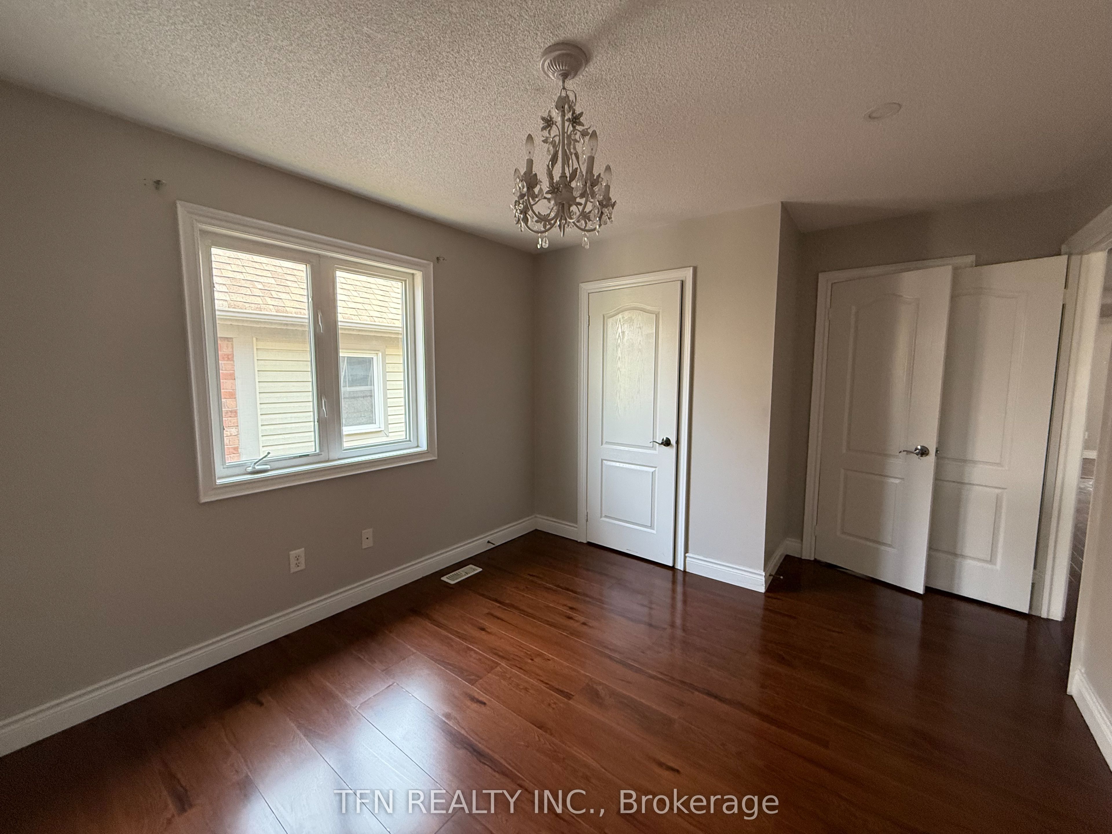1648 Pennel Drive Upper Property Photo 35