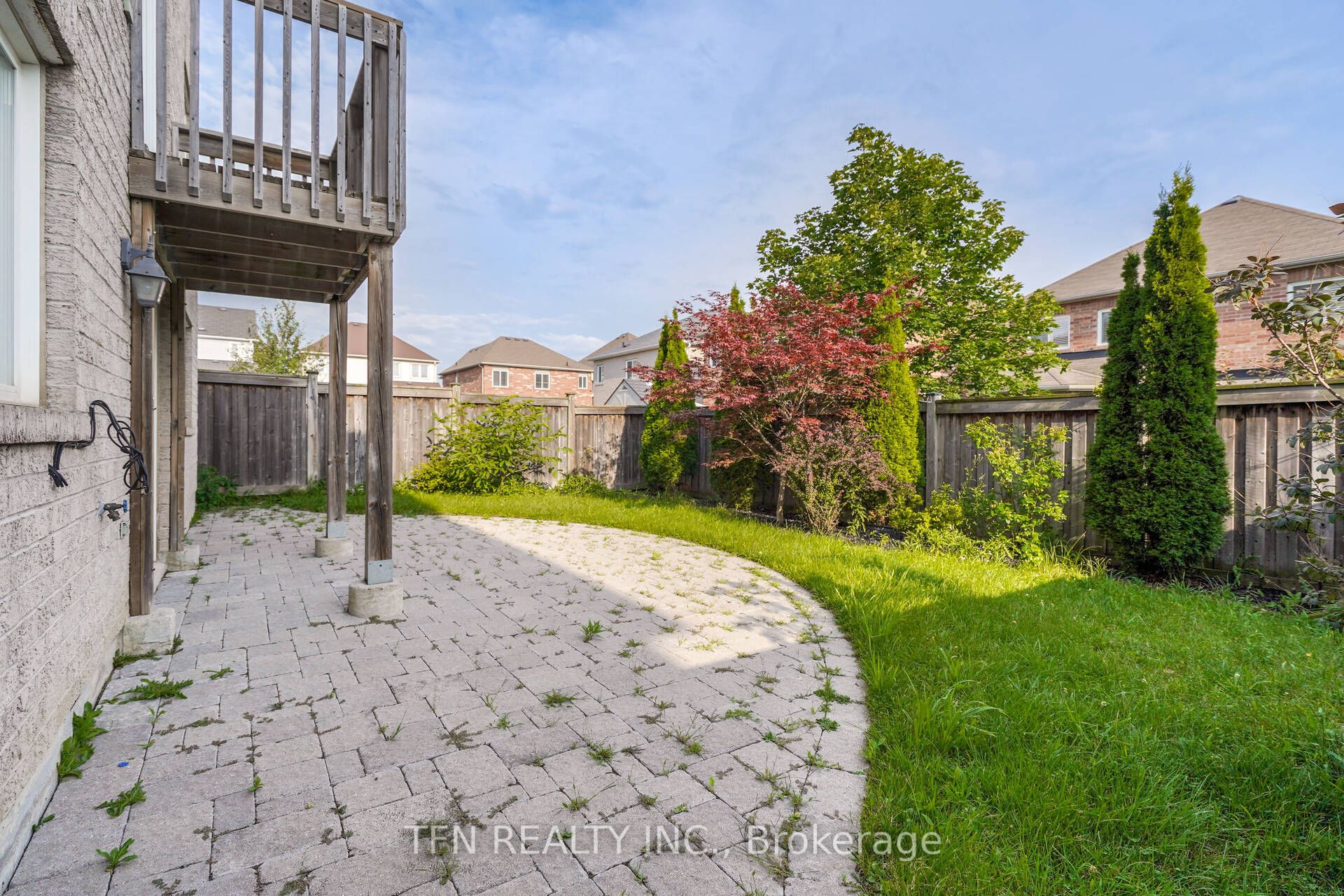 1648 Pennel Drive Upper Property Photo 37