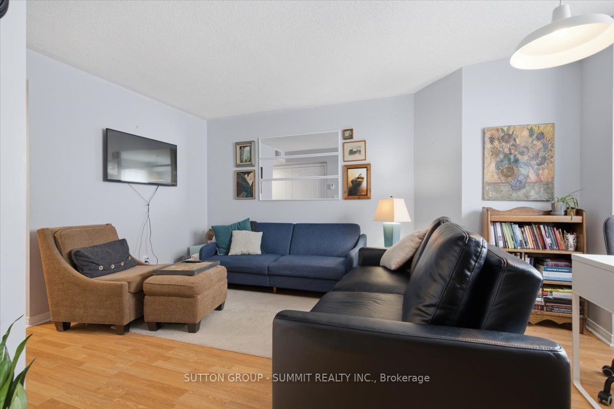 25 Strangford Lane 201 Property Photo 4
