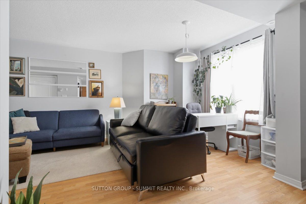 25 Strangford Lane 201 Property Photo 6
