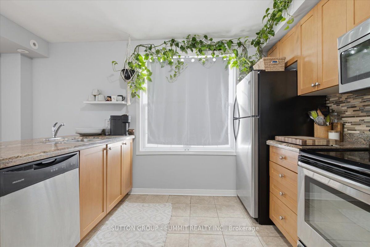 25 Strangford Lane 201 Property Photo 10