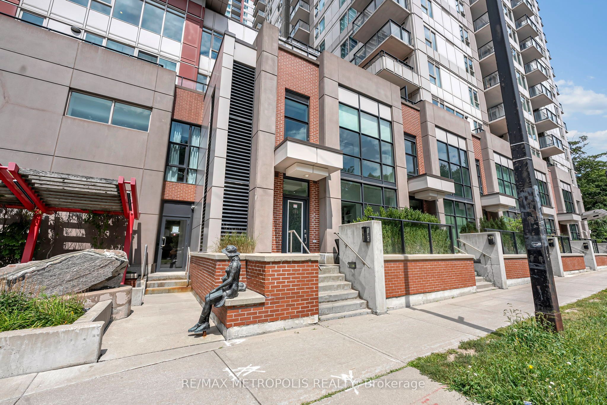 180 Borough Drive Property Photo 1