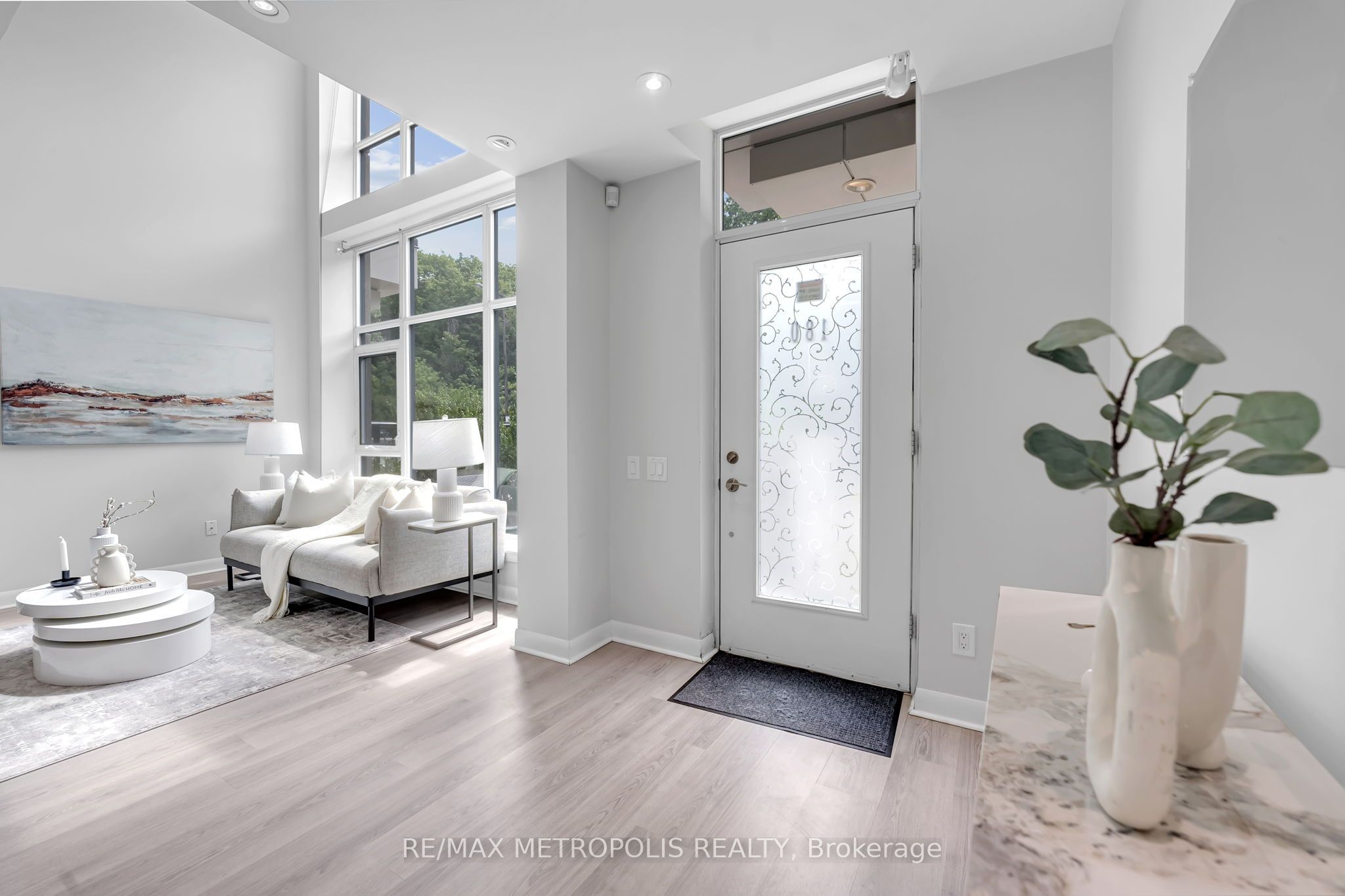 180 Borough Drive Property Photo 8