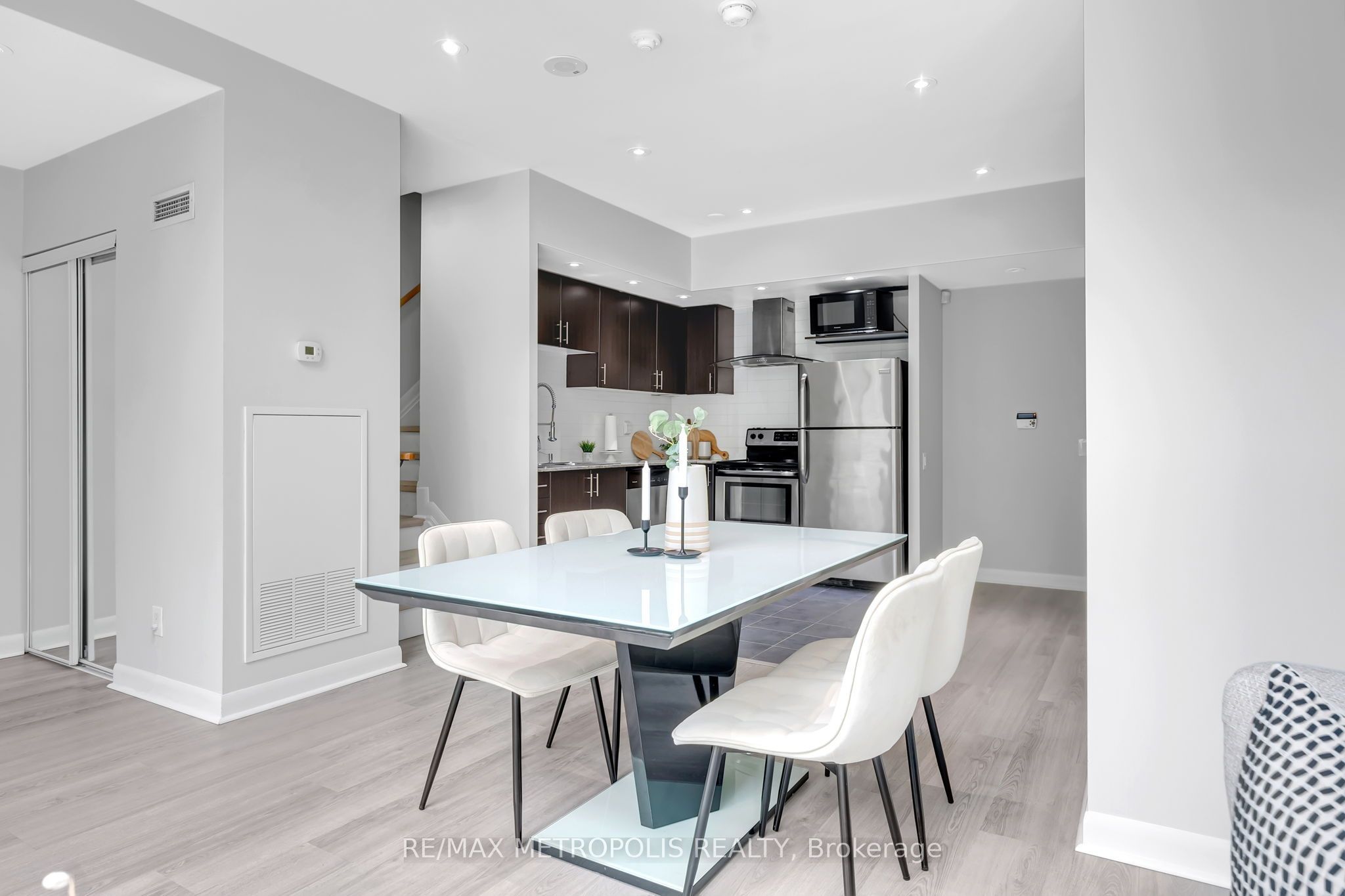 180 Borough Drive Property Photo 14