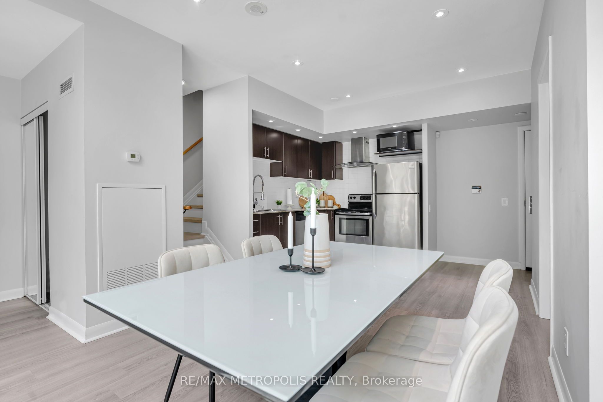 180 Borough Drive Property Photo 15