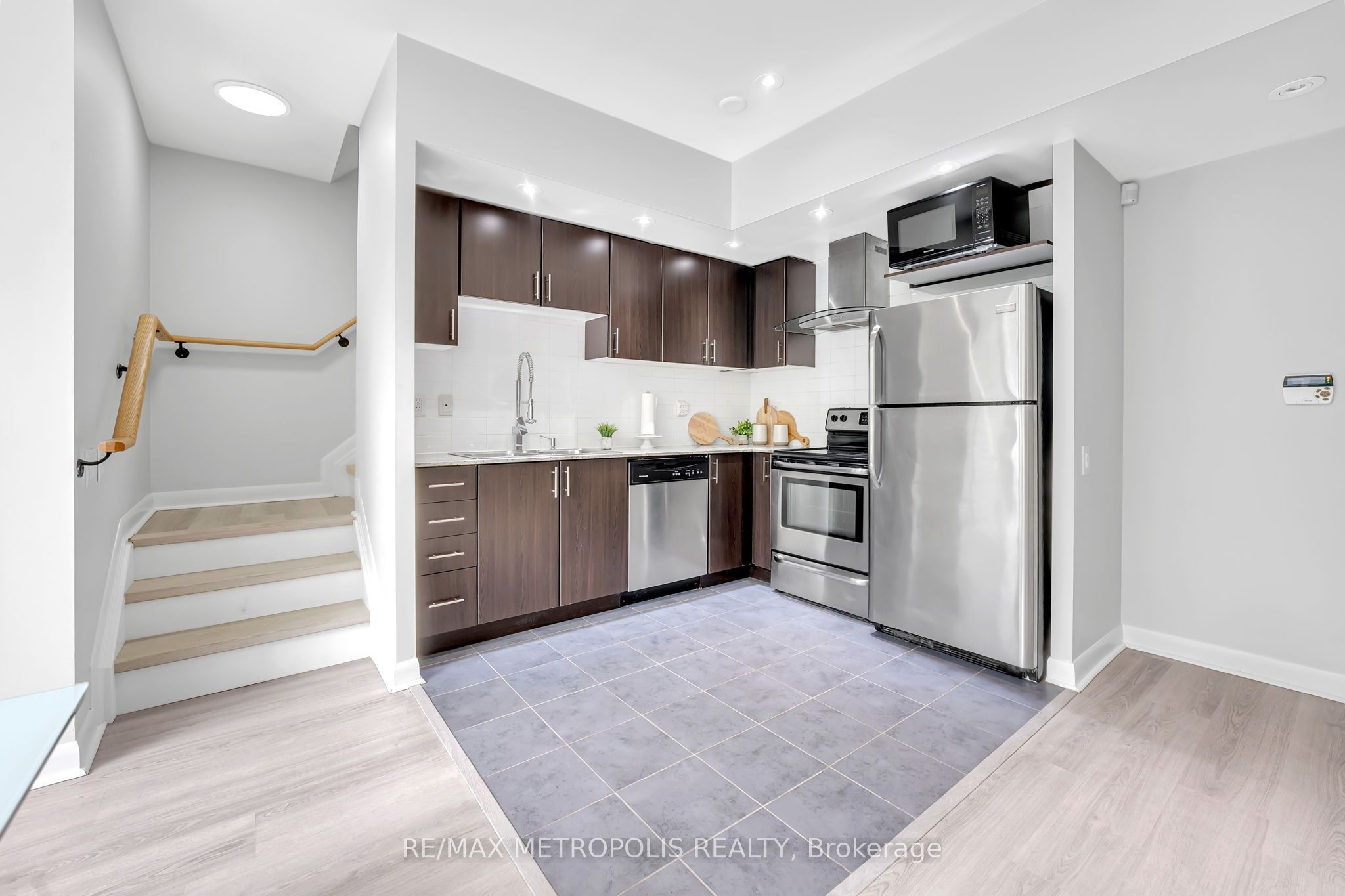 180 Borough Drive Property Photo 16