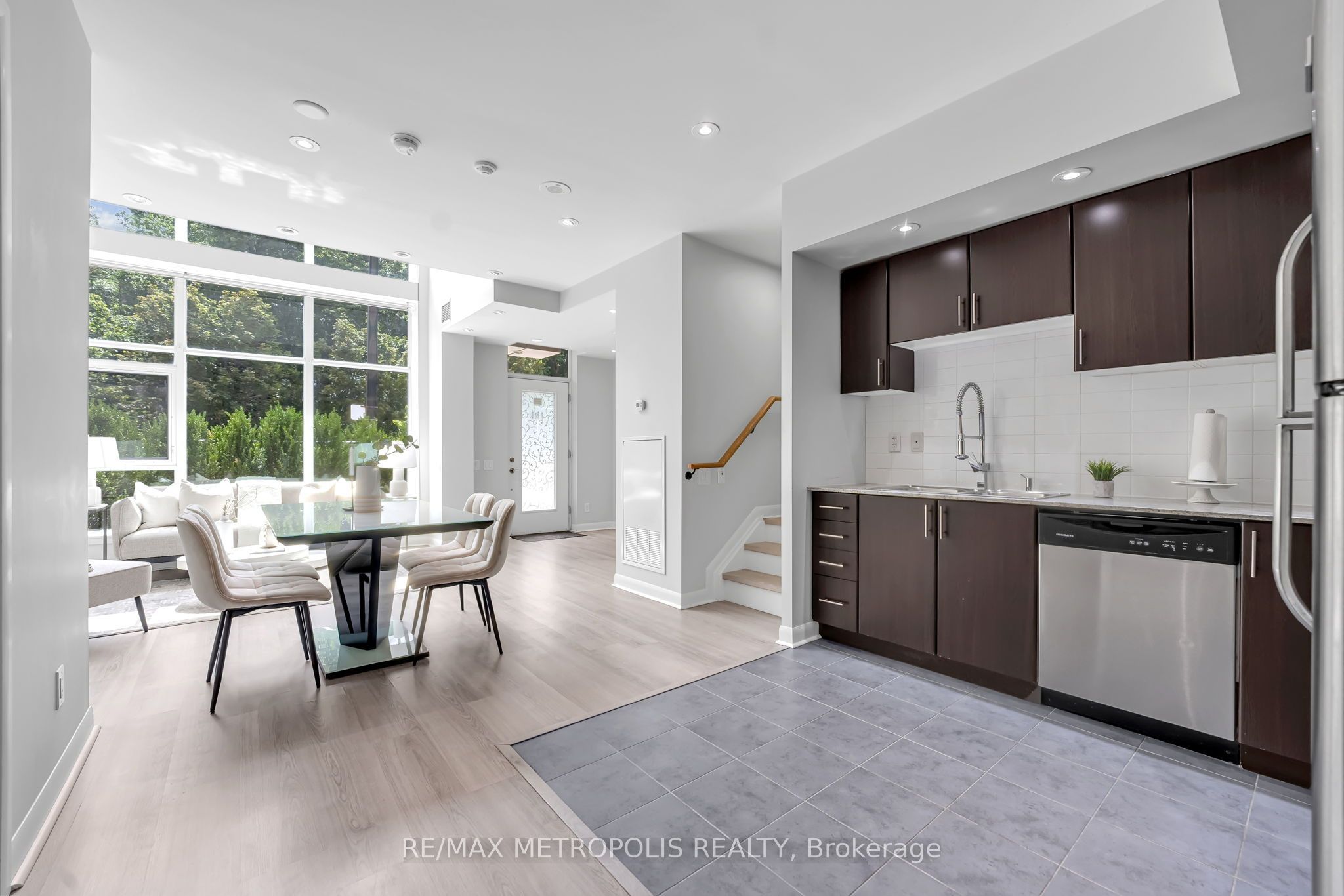 180 Borough Drive Property Photo 17