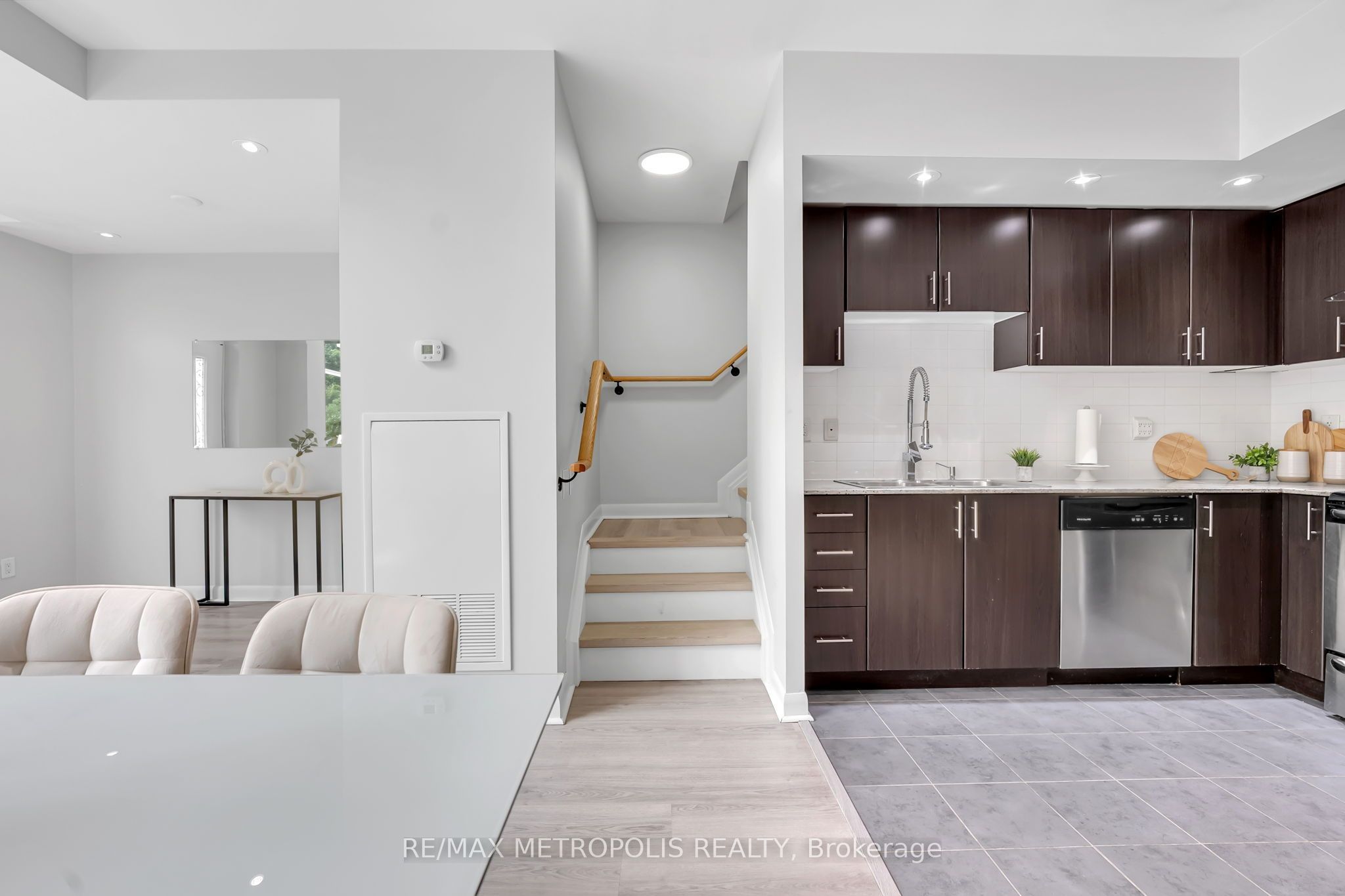 180 Borough Drive Property Photo 22