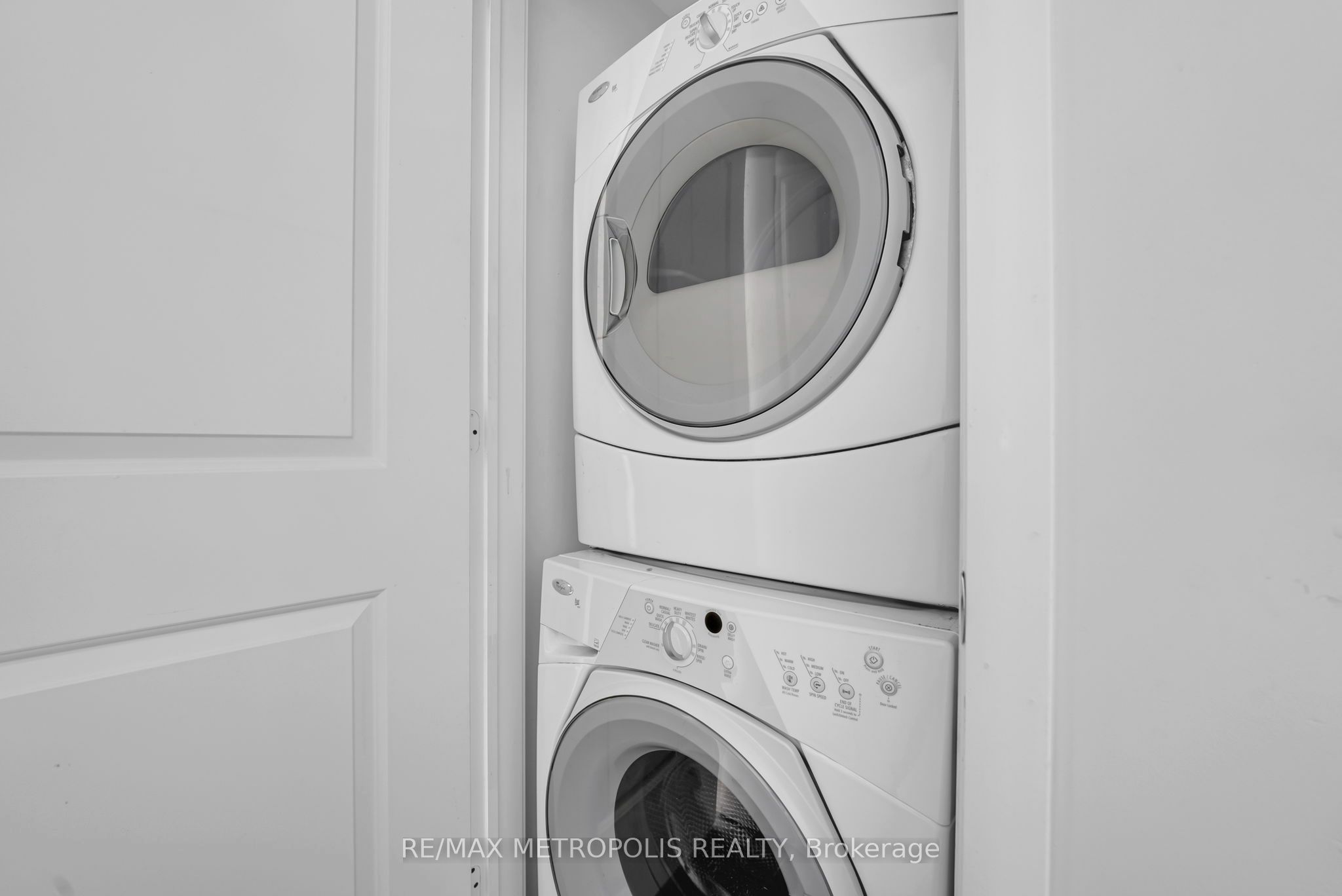 180 Borough Drive Property Photo 25