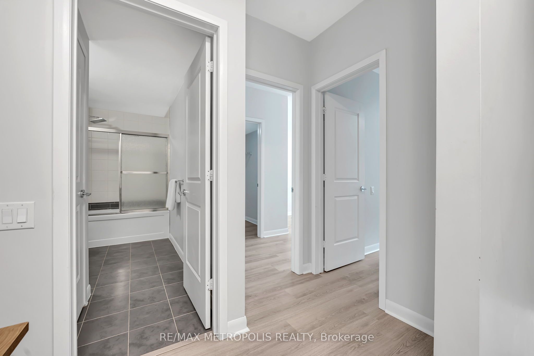 180 Borough Drive Property Photo 26