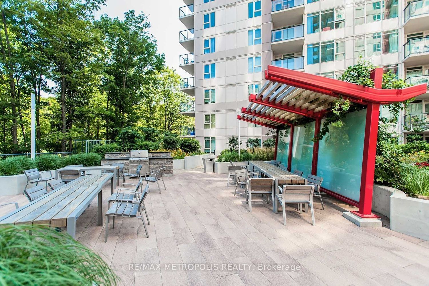 180 Borough Drive Property Photo 41