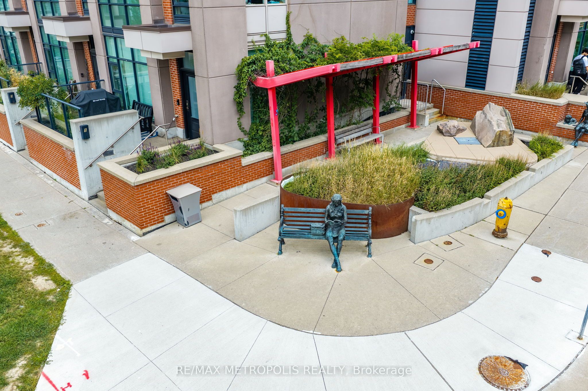 180 Borough Drive Property Photo 43