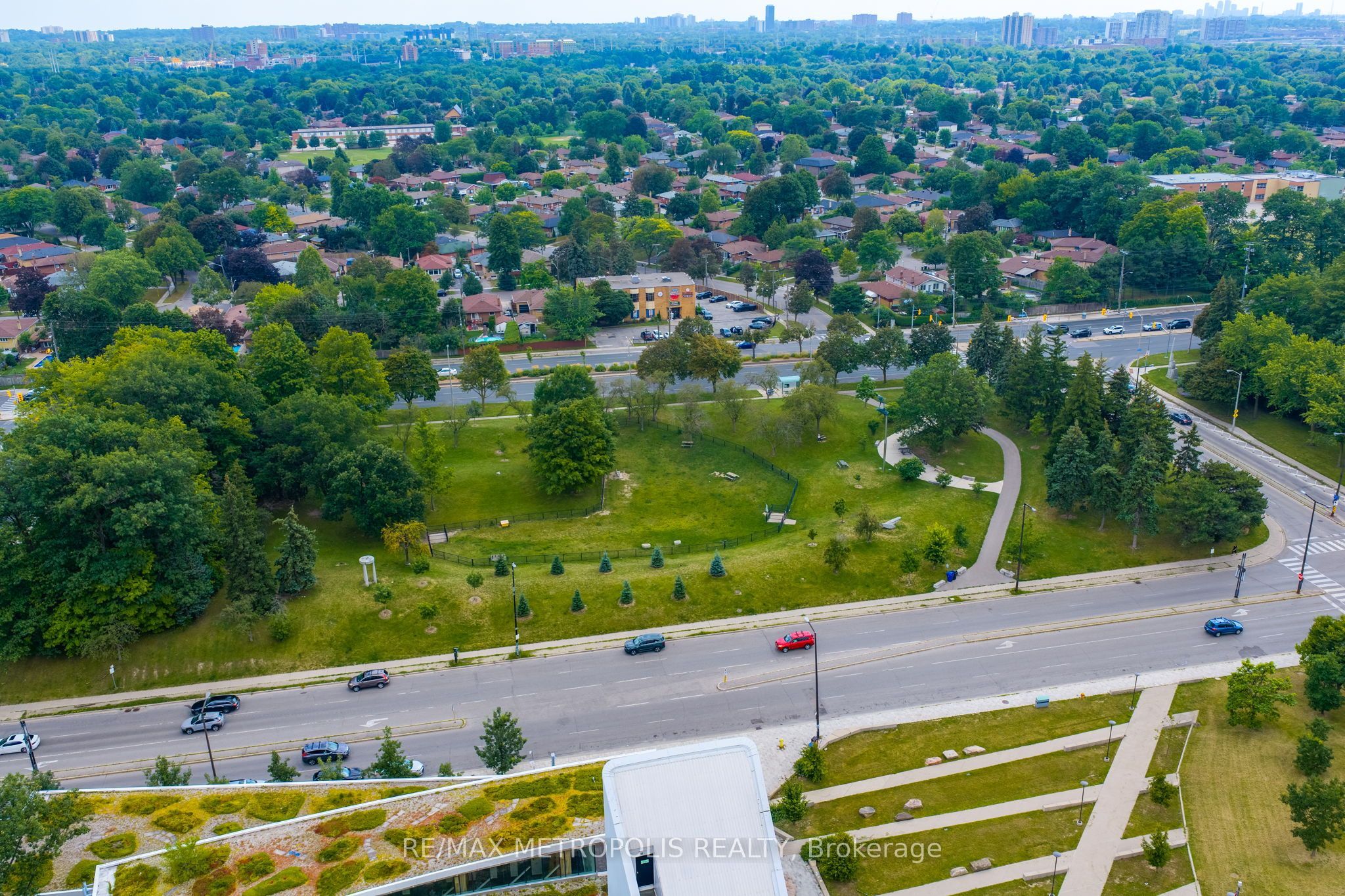 180 Borough Drive Property Photo 46