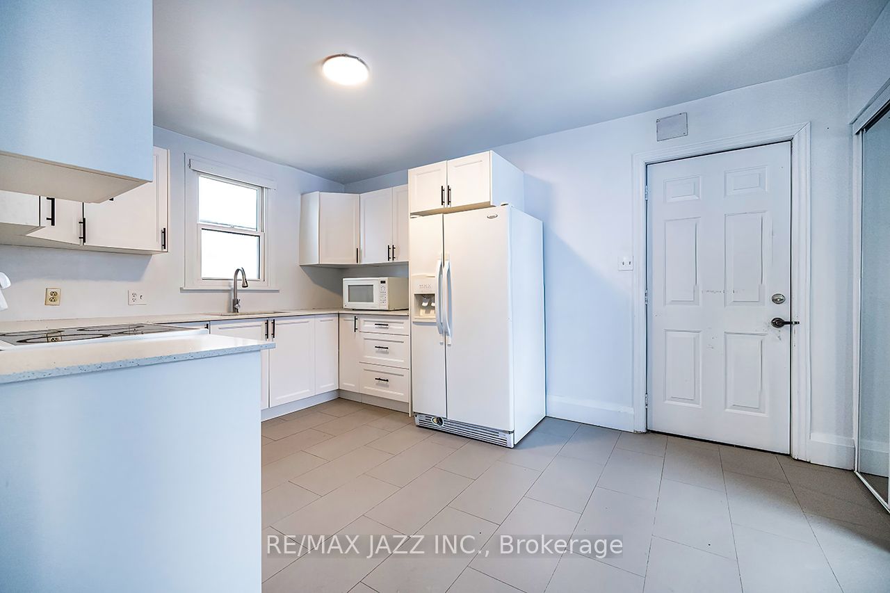 548 Front Street Property Photo 3