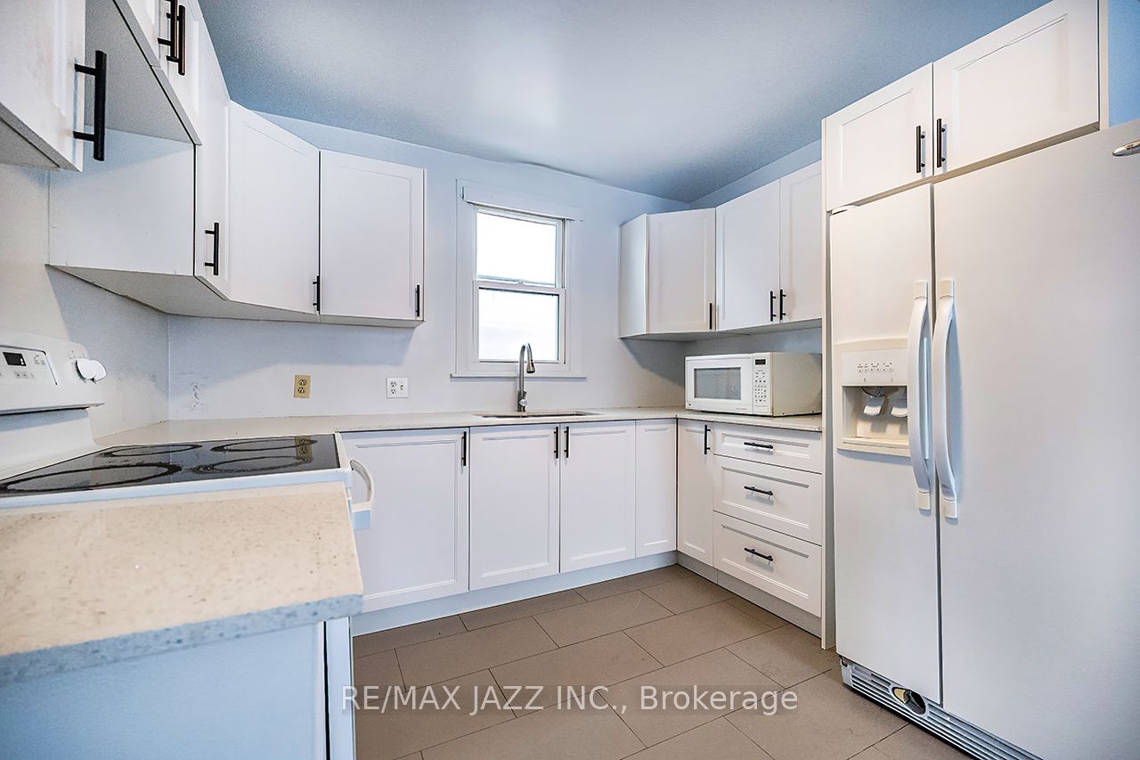 548 Front Street Property Photo 4