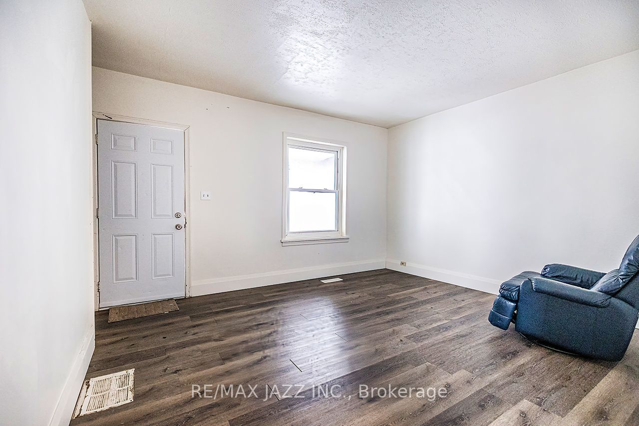 548 Front Street Property Photo 5