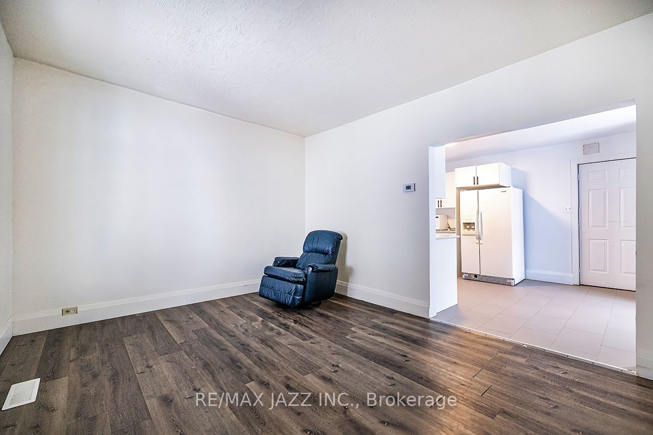 548 Front Street Property Photo 6