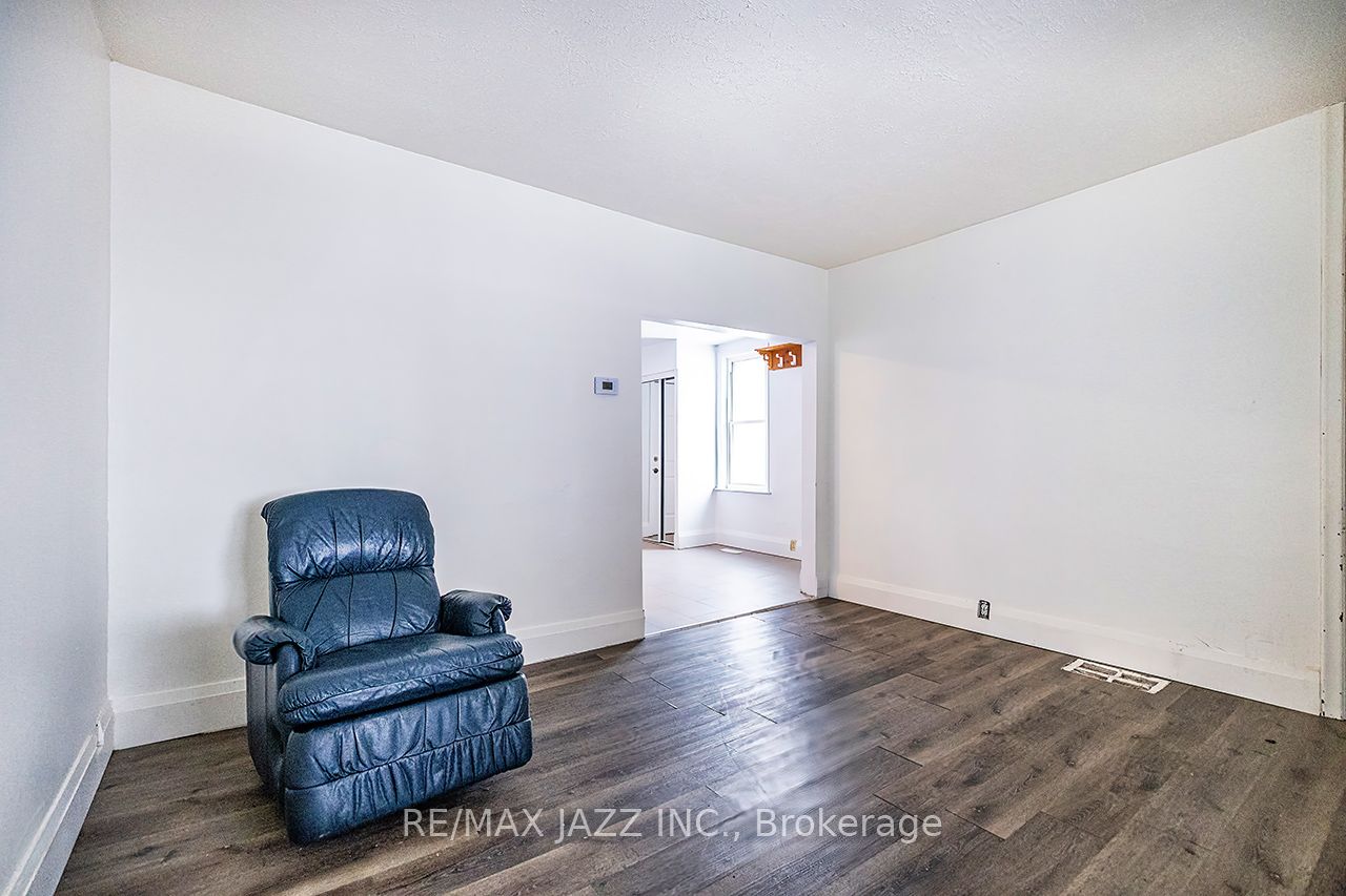 548 Front Street Property Photo 7