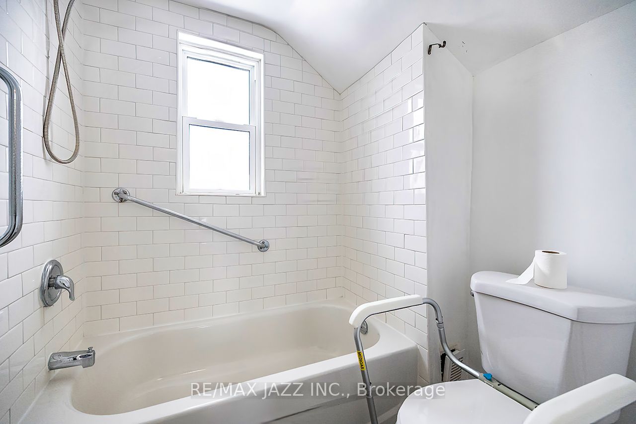 548 Front Street Property Photo 16