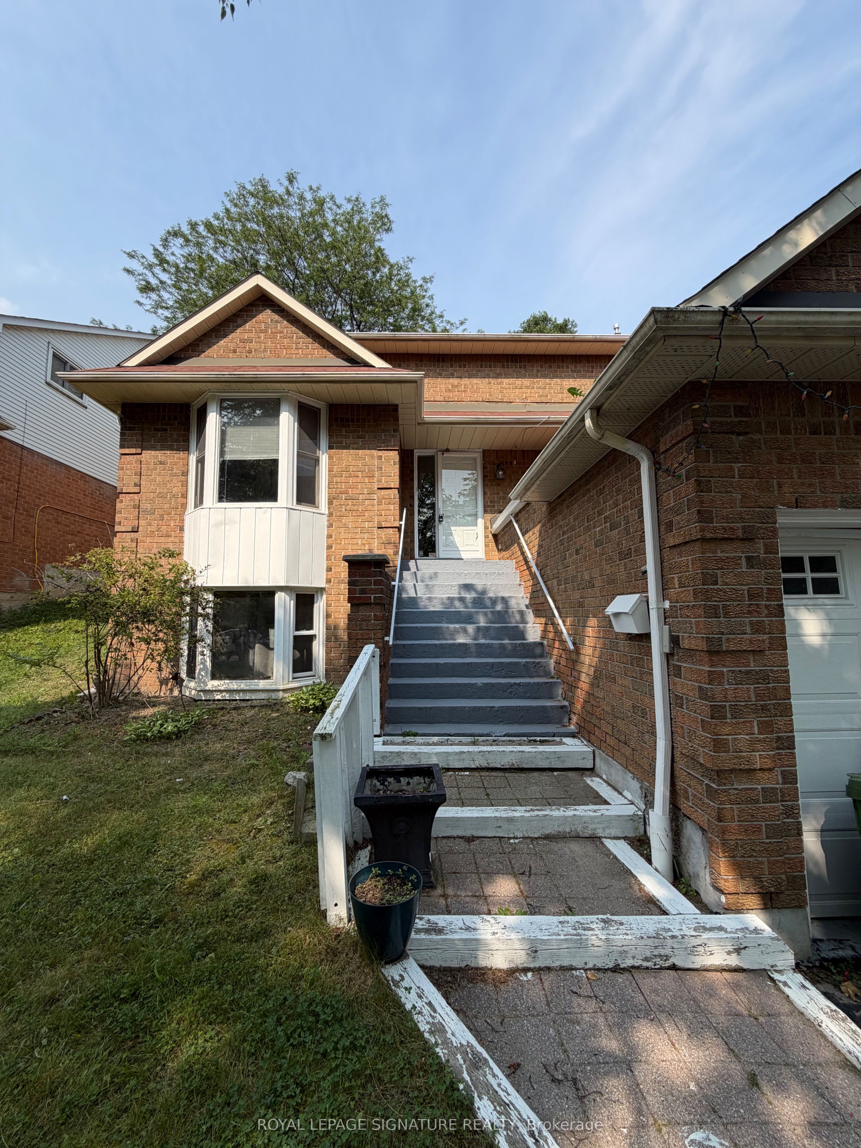 41 Broadbridge Drive Main And Upper Property Photo 2