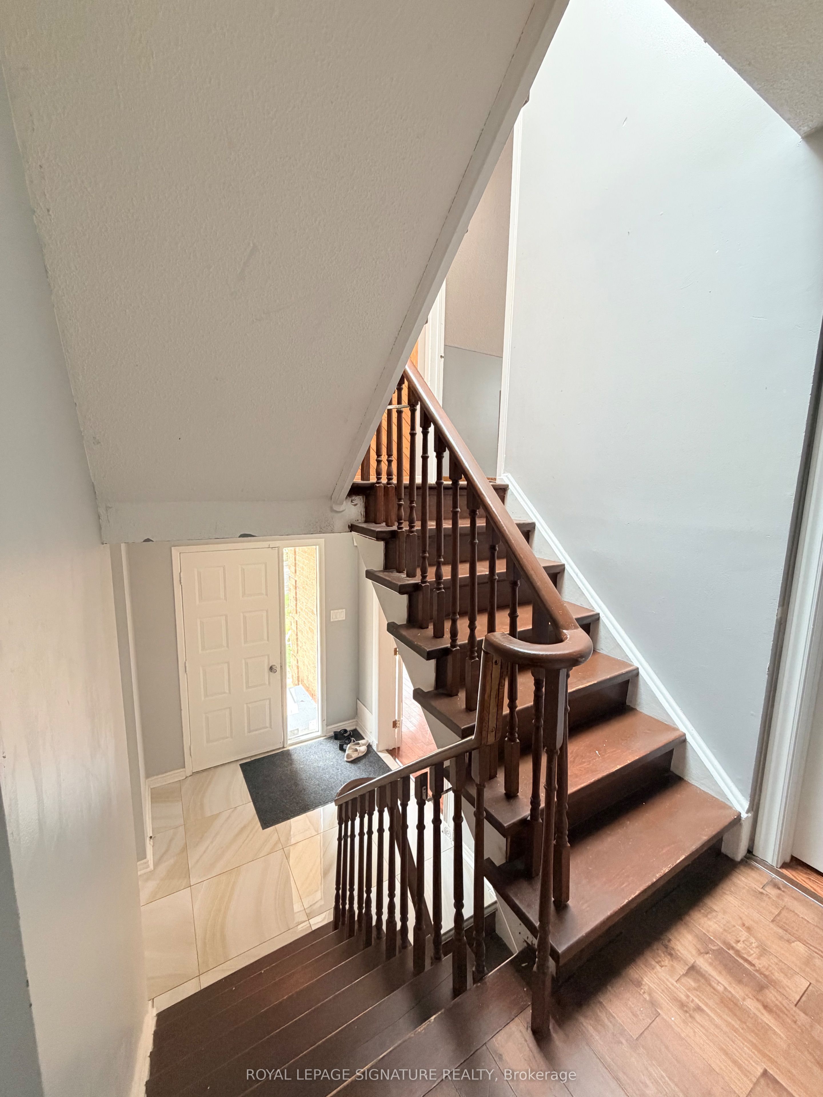 41 Broadbridge Drive Main And Upper Property Photo 13