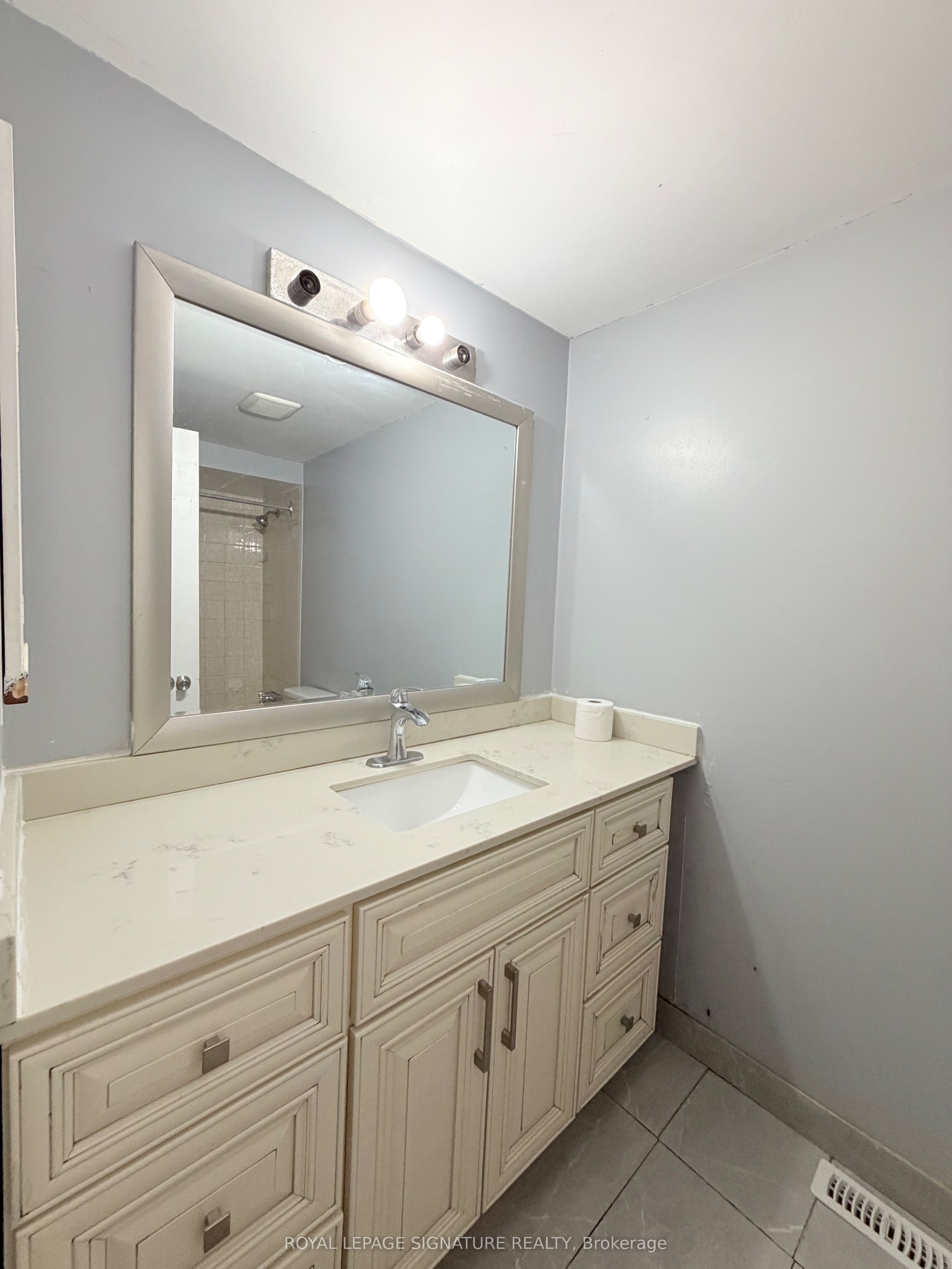 41 Broadbridge Drive Main And Upper Property Photo 31