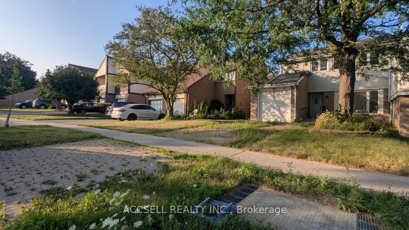 135 Placentia Boulevard Property Photo 3