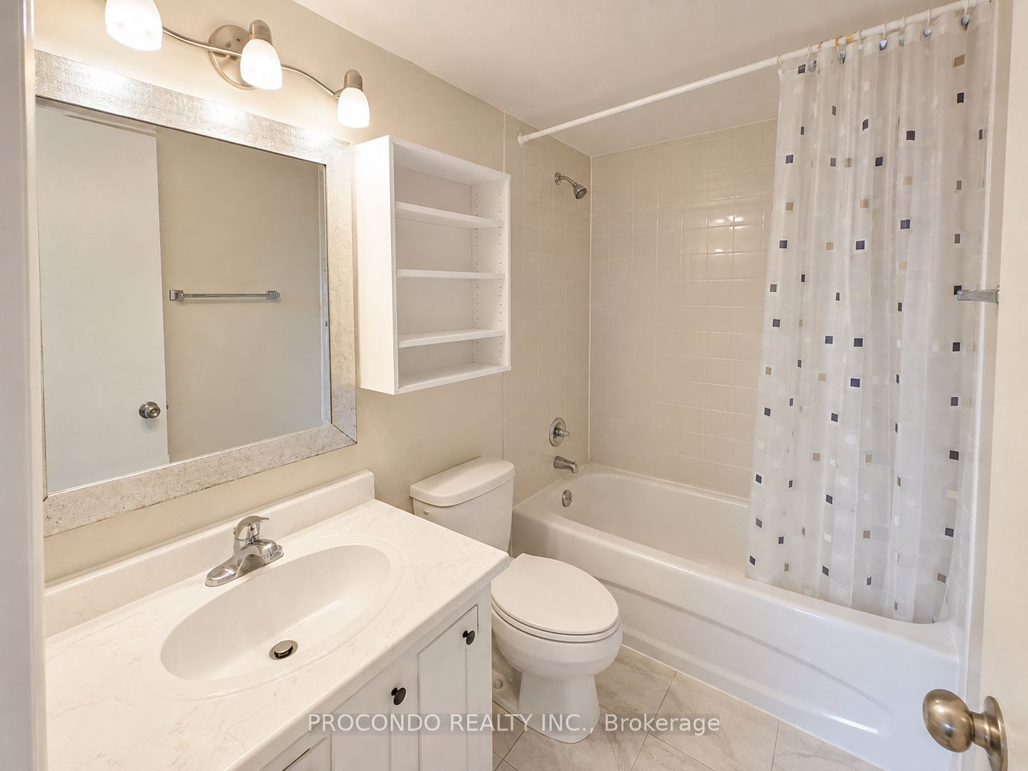 45 Silver Springs Boulevard 1709 Master Bedroom Property Photo 4