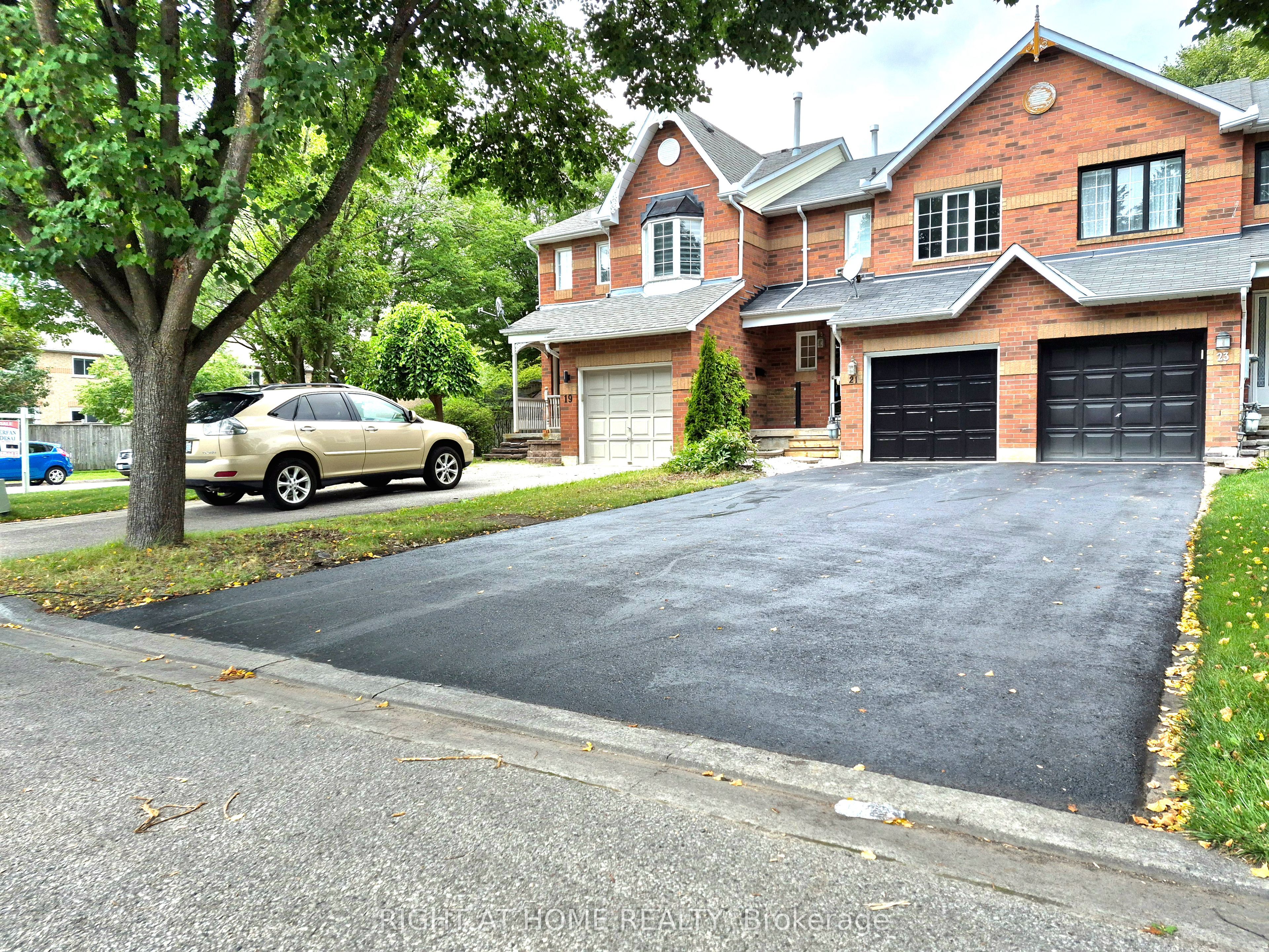 21 Mccullock Crescent Property Photo 3