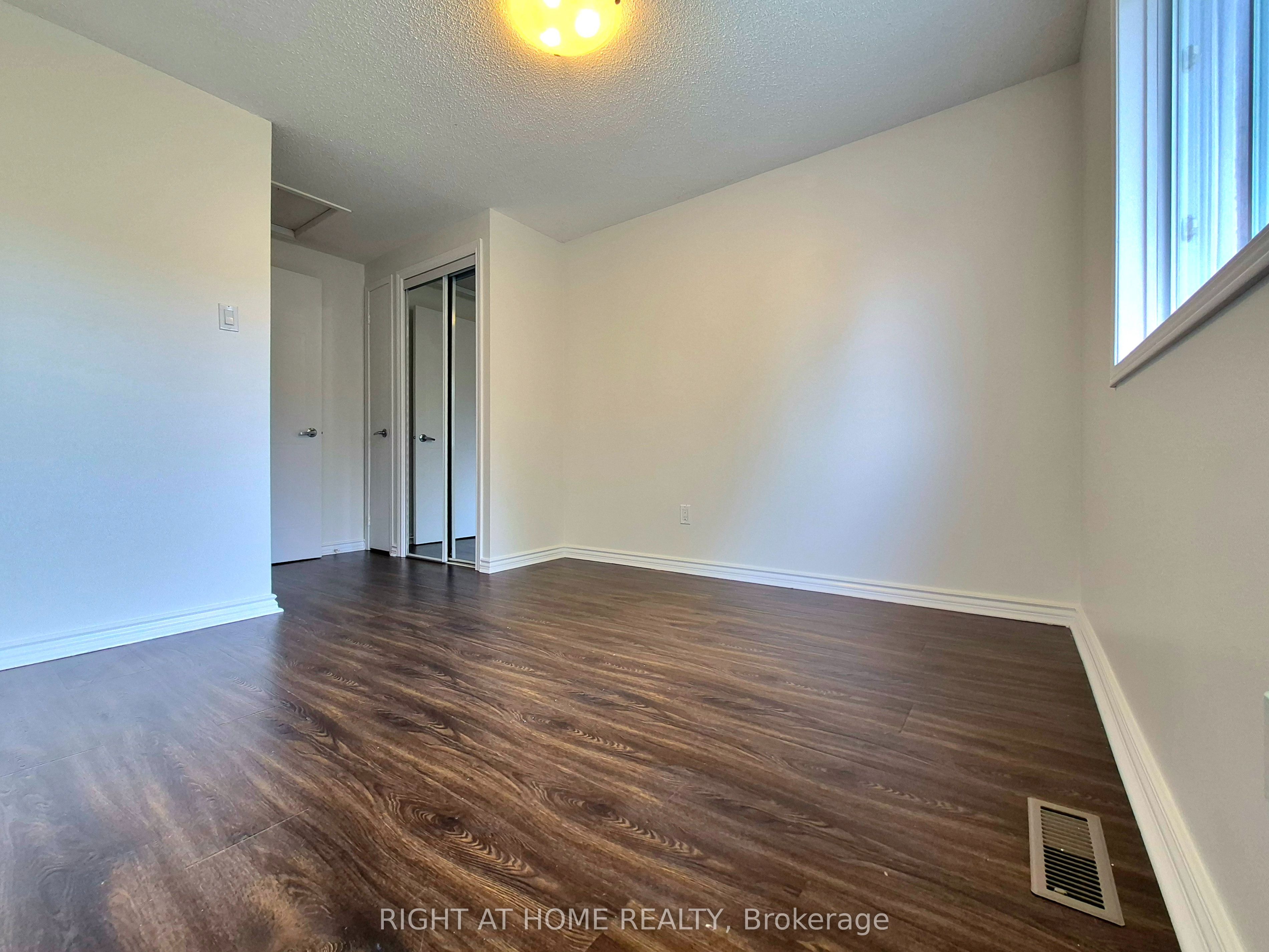 21 Mccullock Crescent Property Photo 25
